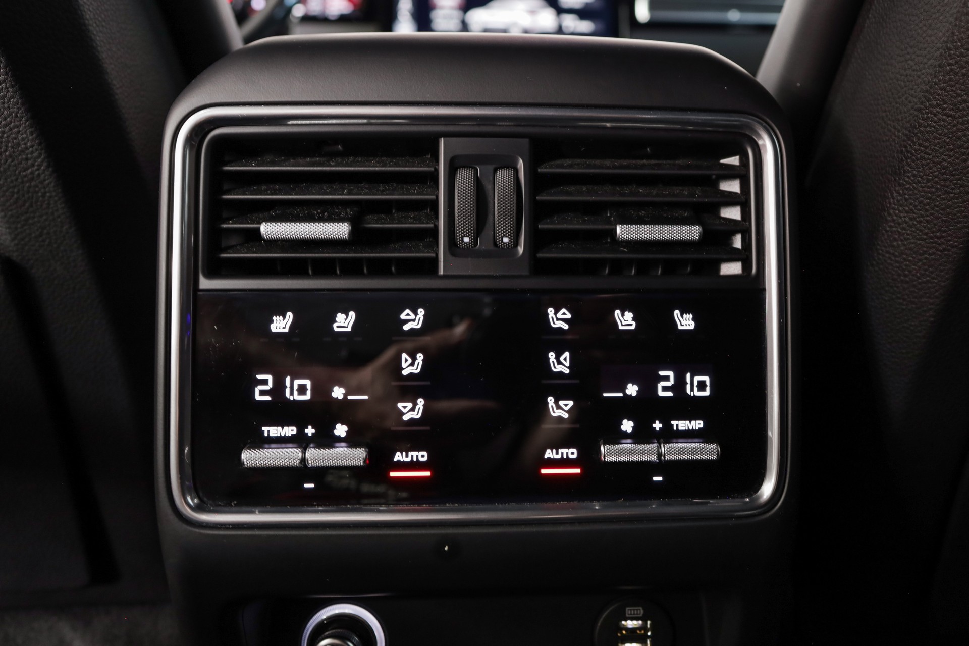 PORSCHE Cayenne Turbo-image-25