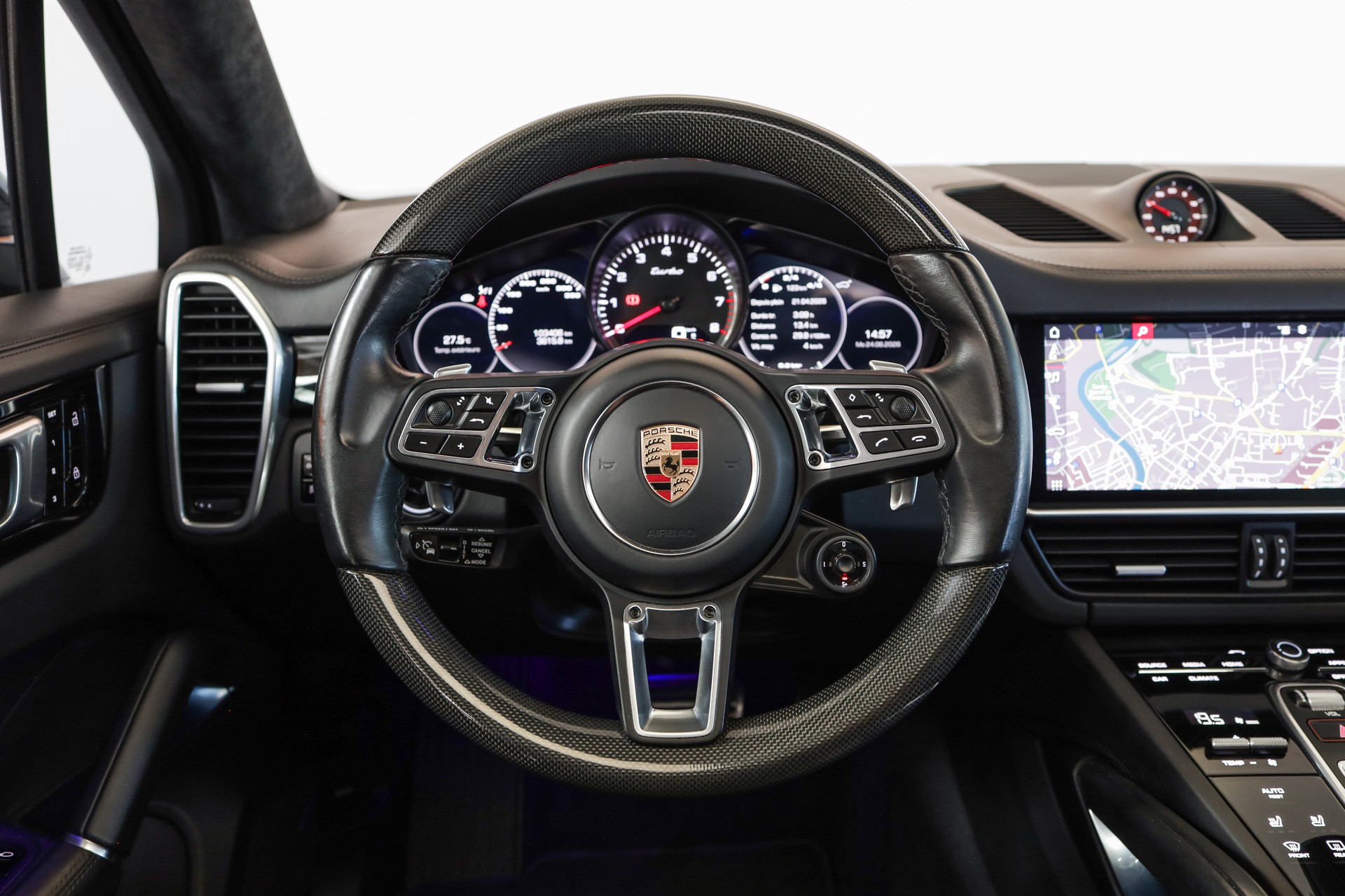 PORSCHE Cayenne Turbo-image-8