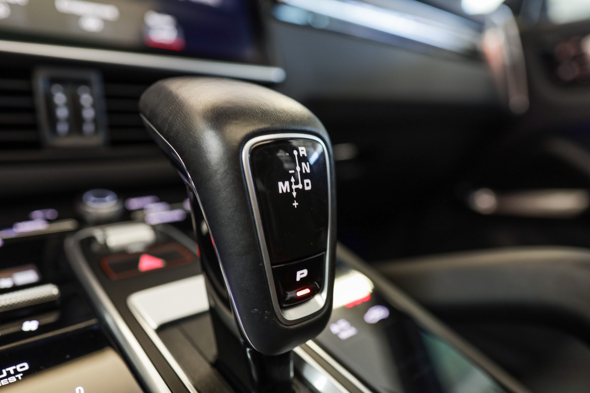 PORSCHE Cayenne Turbo-image-14