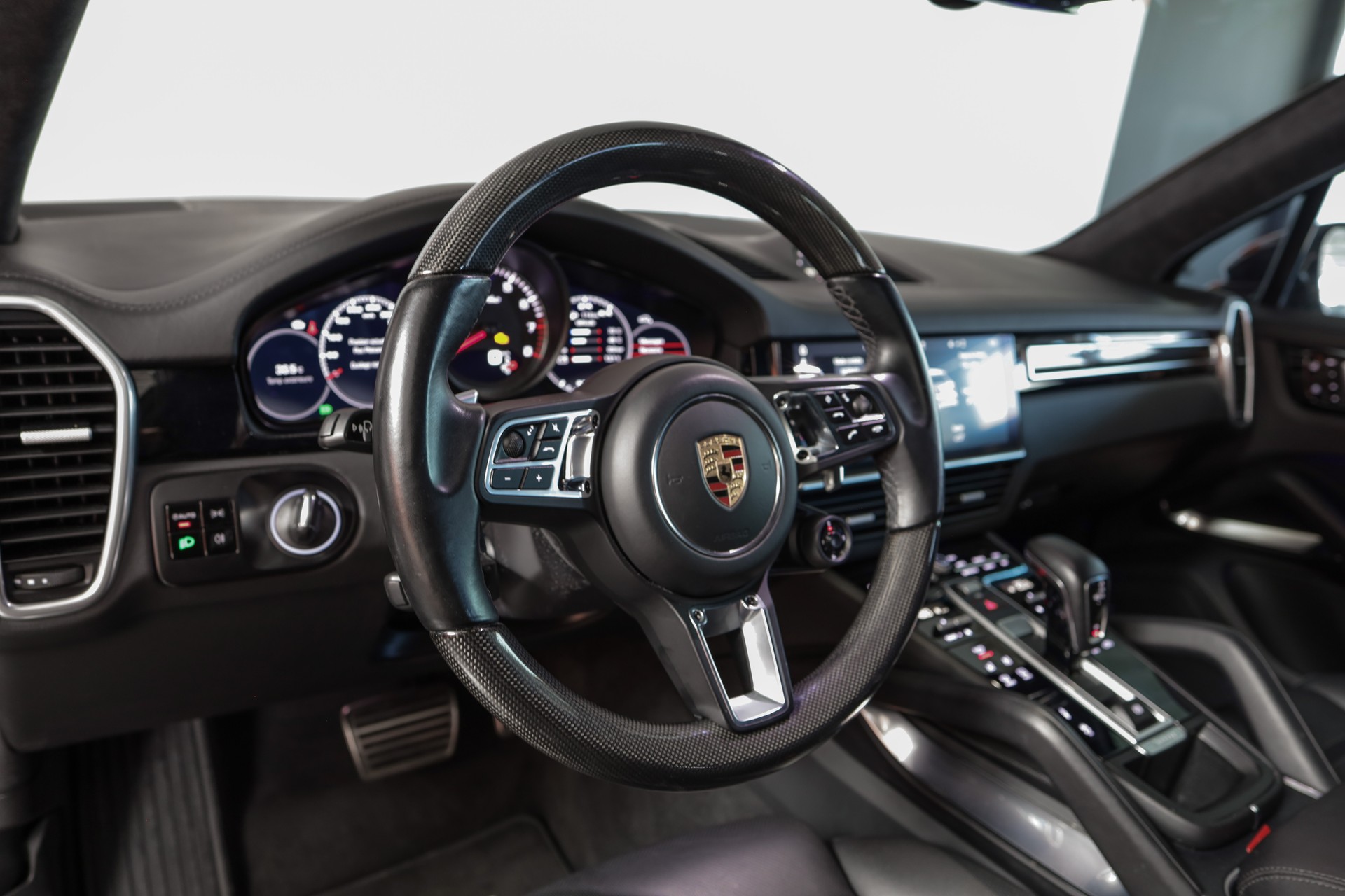 PORSCHE Cayenne Turbo-image-26