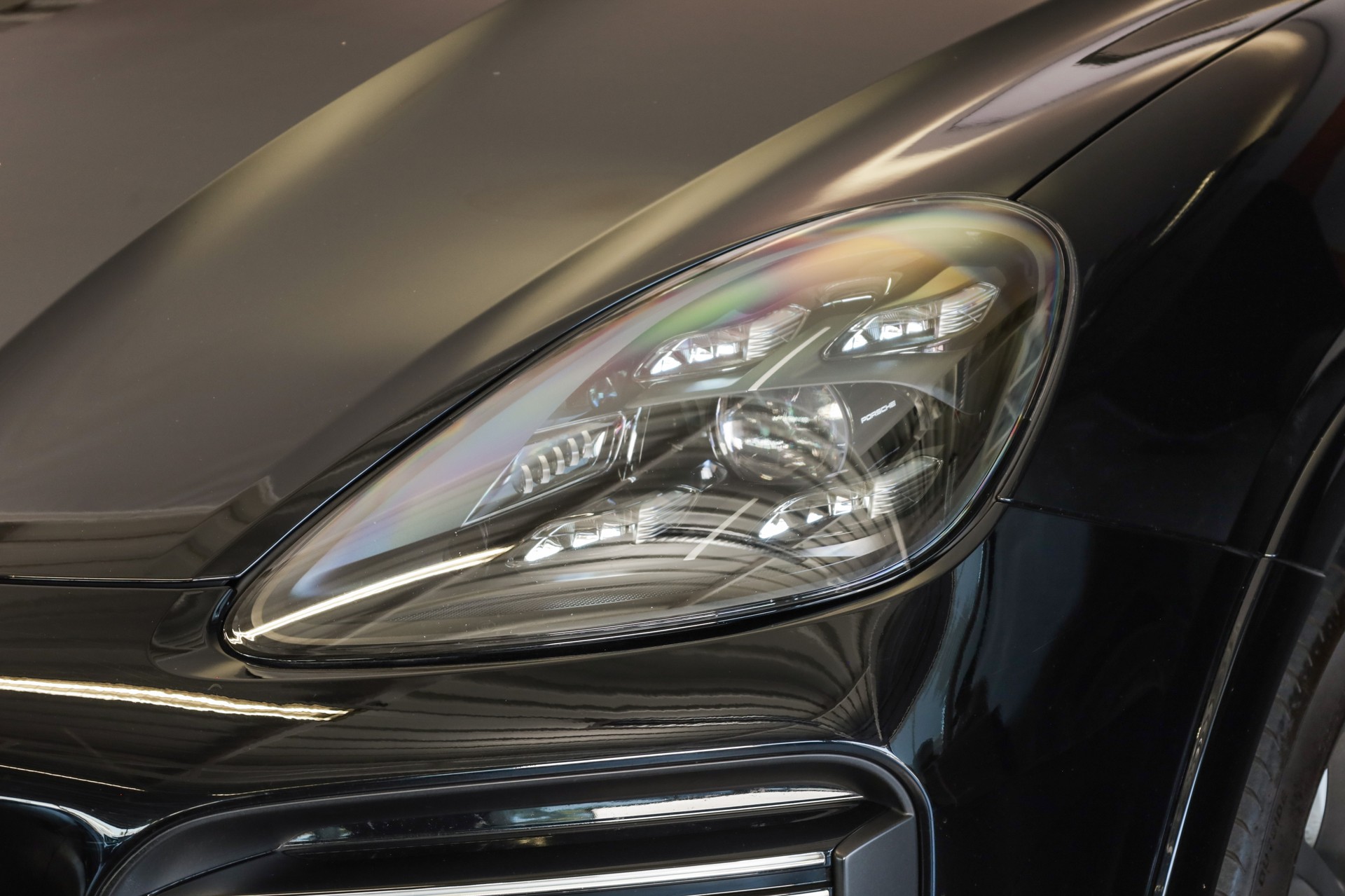 PORSCHE Cayenne Turbo-image-16
