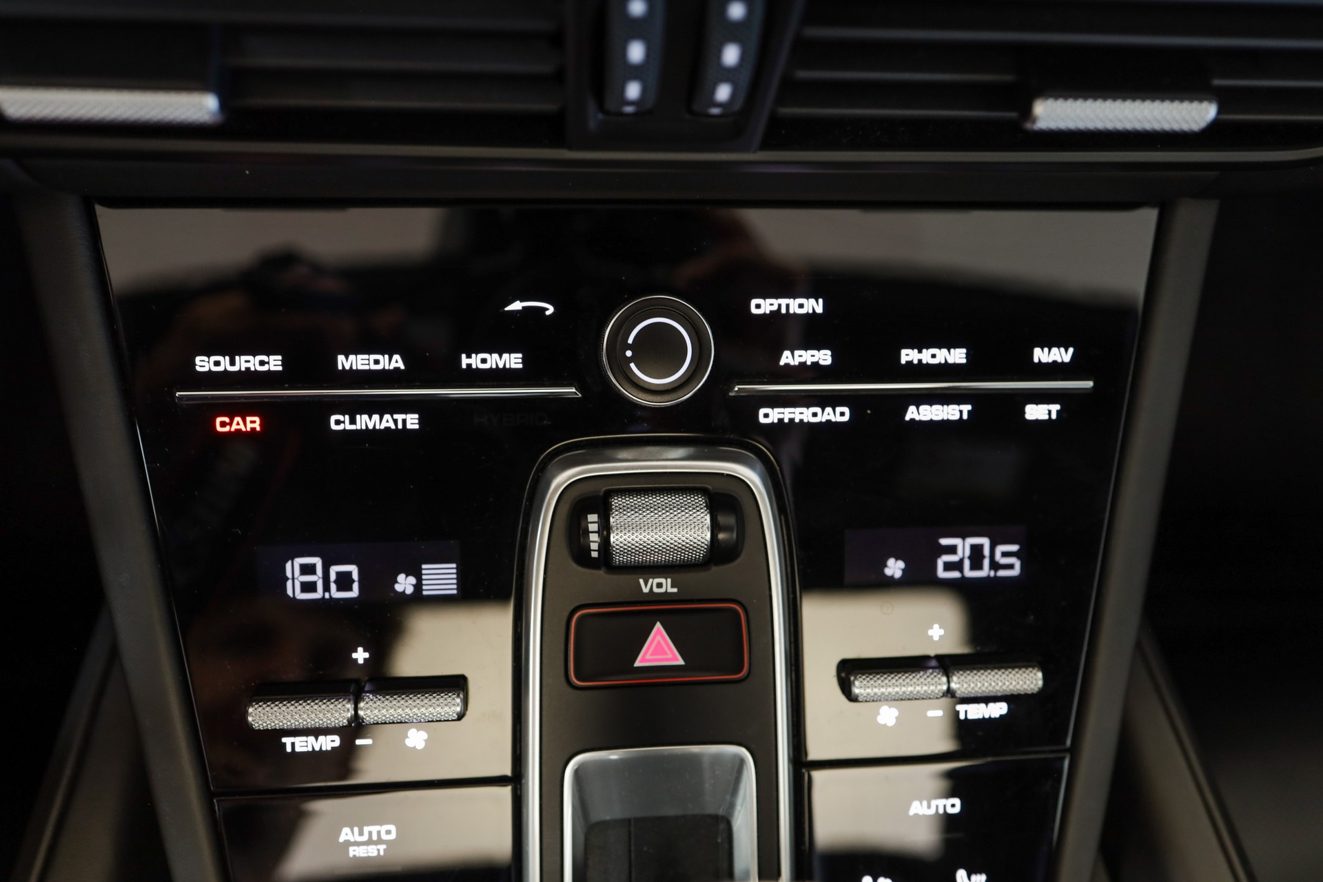 PORSCHE Cayenne Turbo-image-13