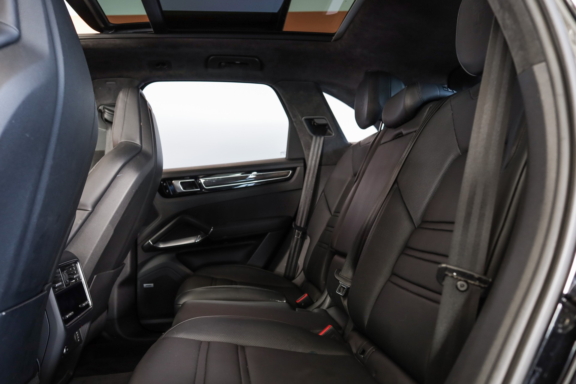 PORSCHE Cayenne Turbo-image-20