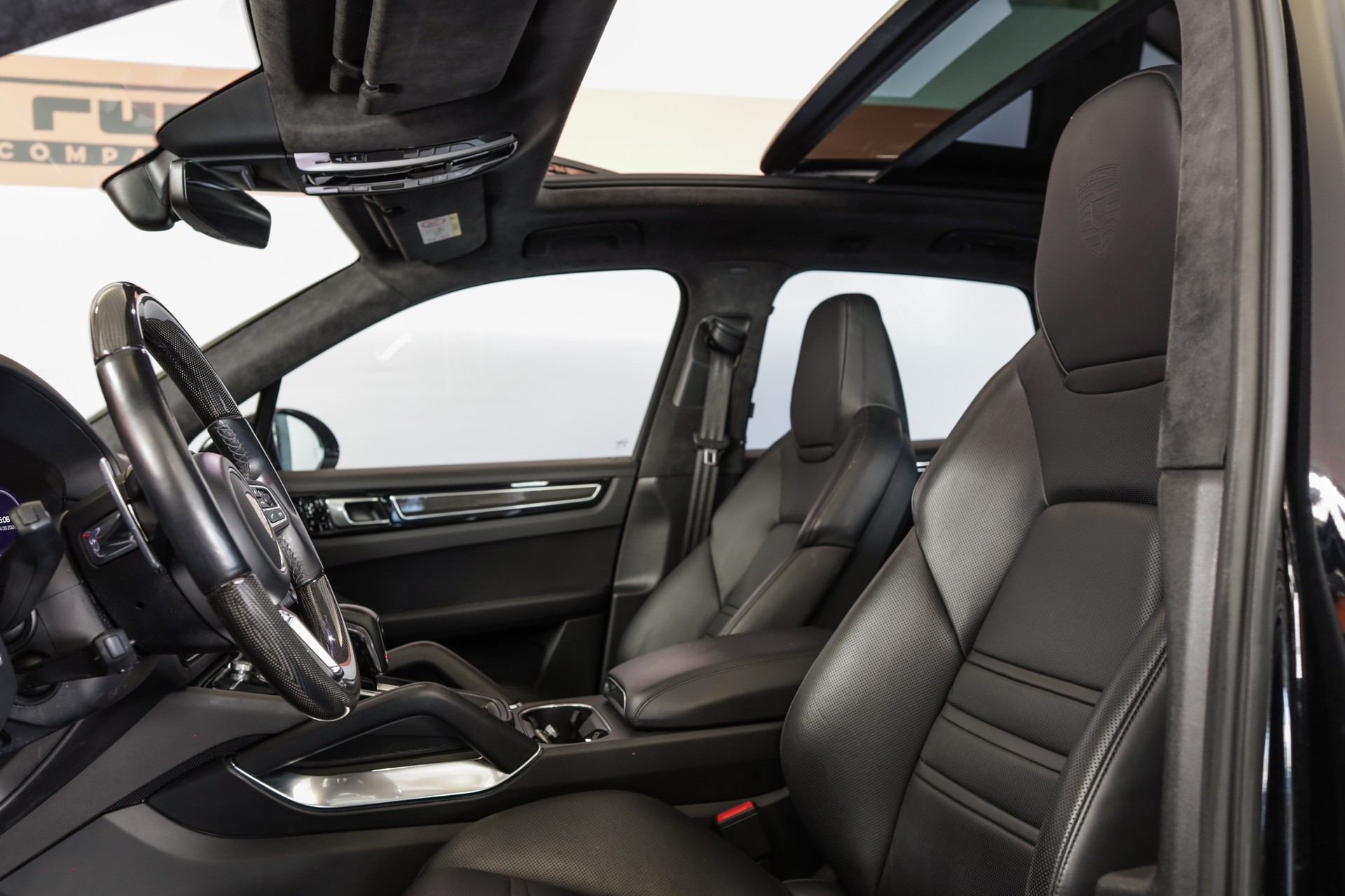 PORSCHE Cayenne Turbo-image-19