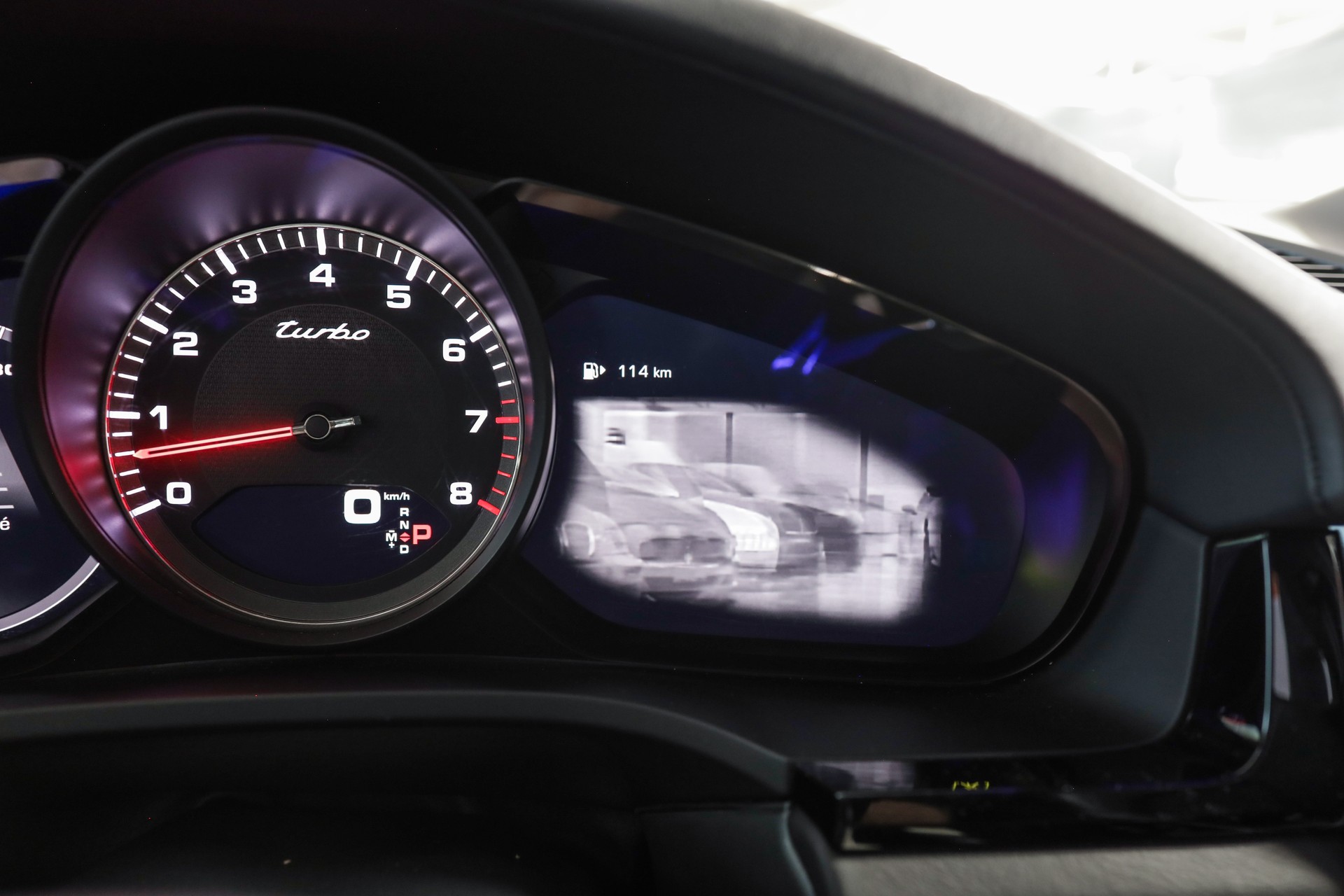 PORSCHE Cayenne Turbo-image-27