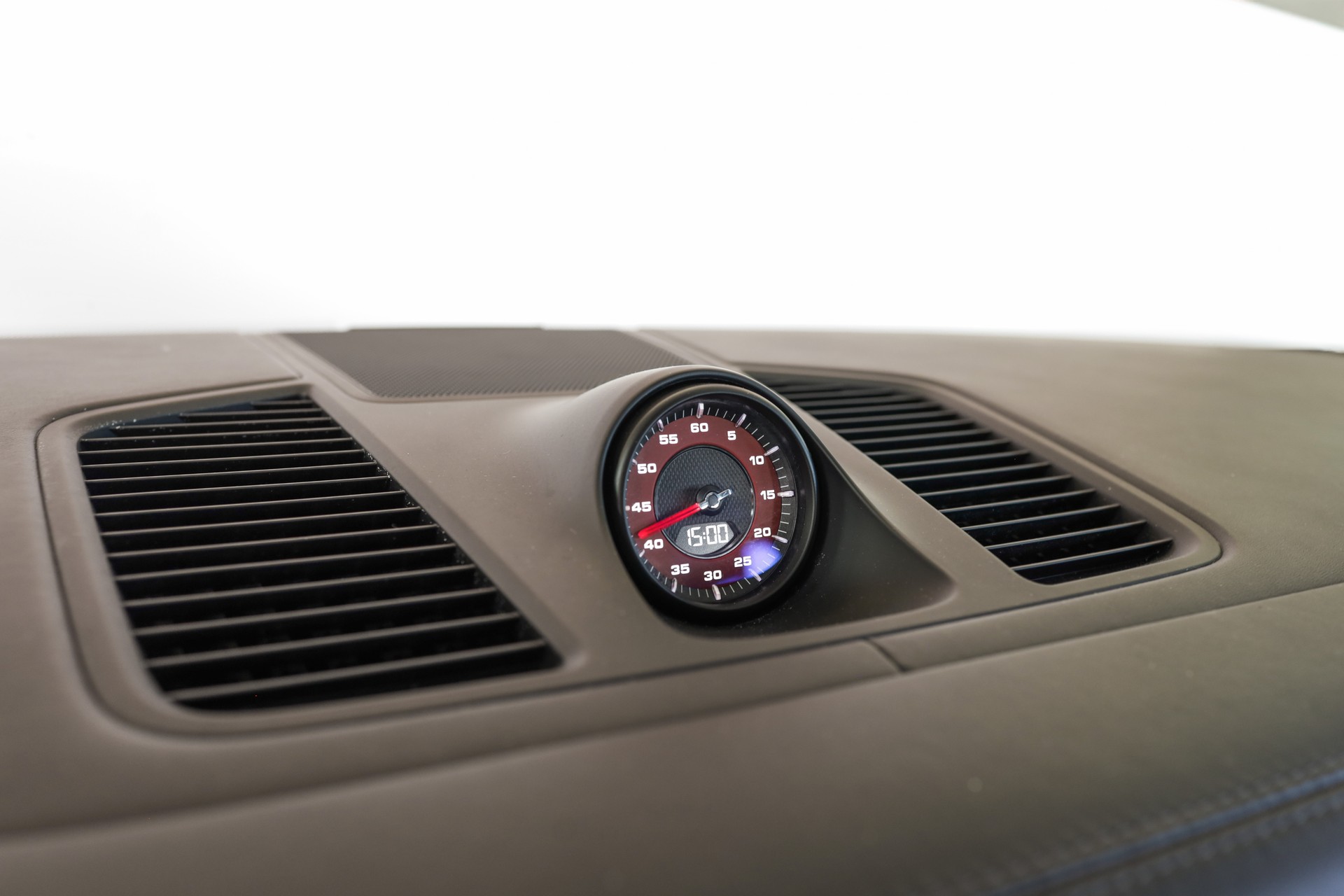 PORSCHE Cayenne Turbo-image-15