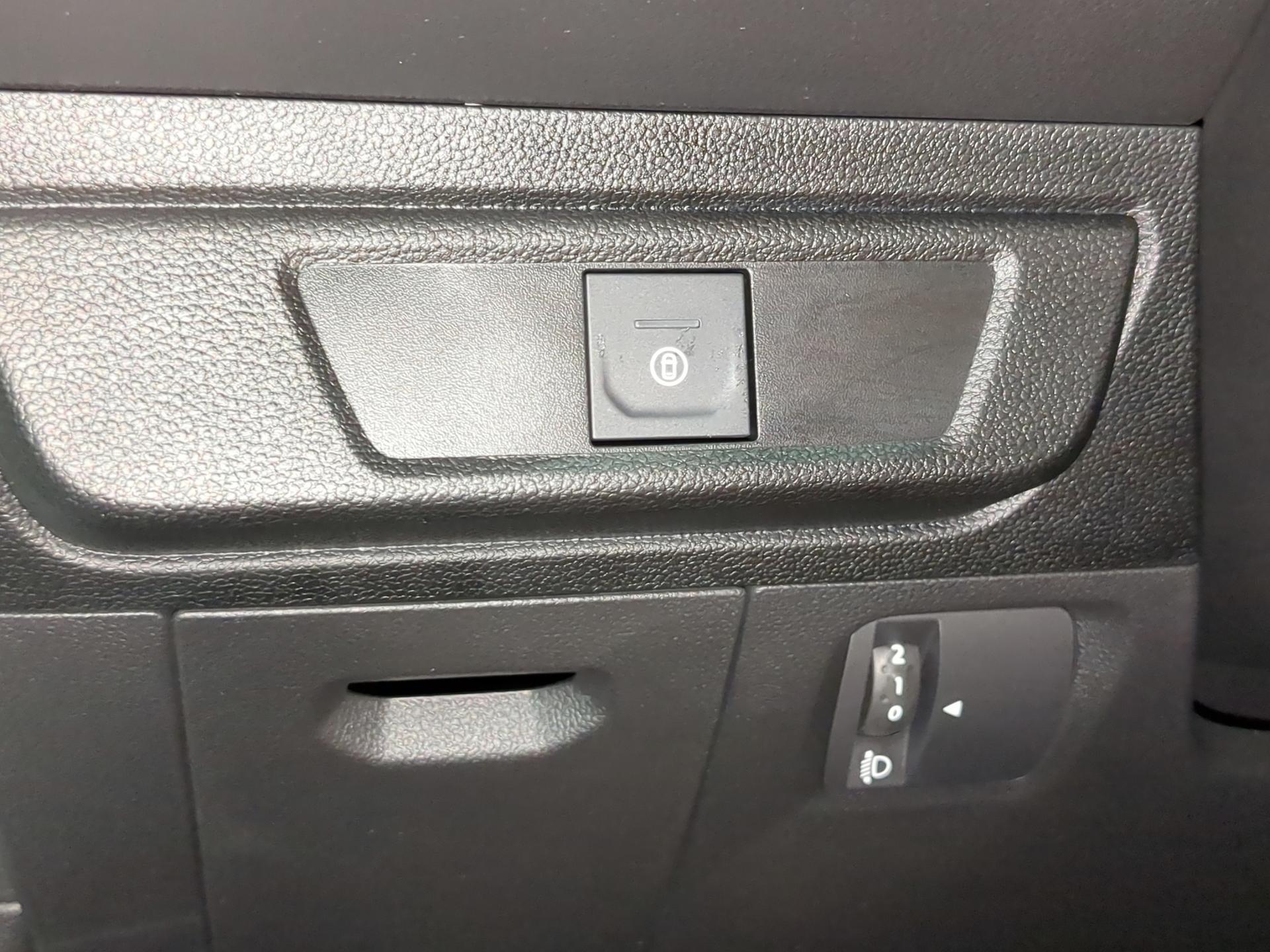 DACIA Jogger HEV 140 Extreme+-image-18