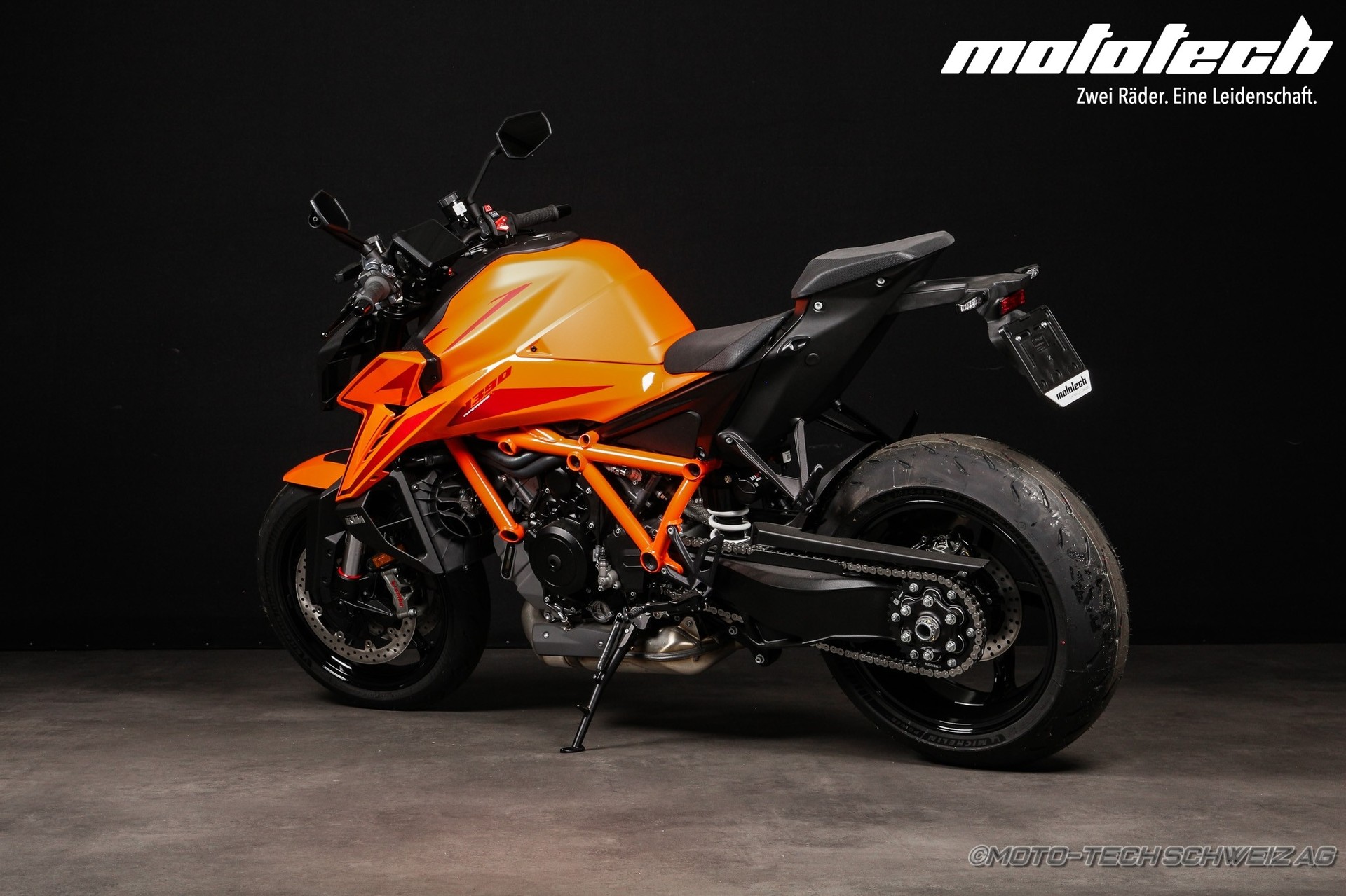 KTM 1390 Super Duke R-showroom-element-2