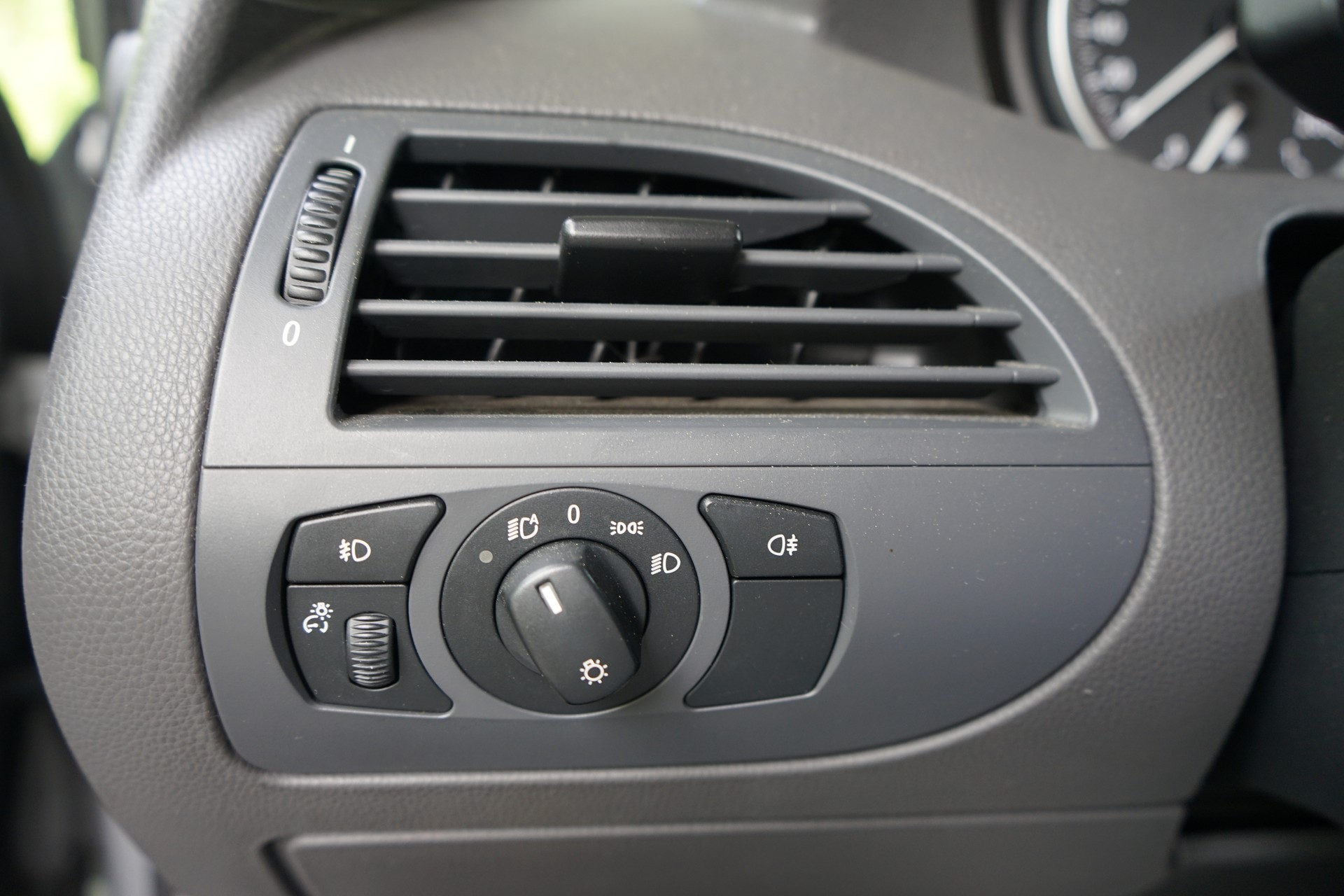 BMW 645i-image-12
