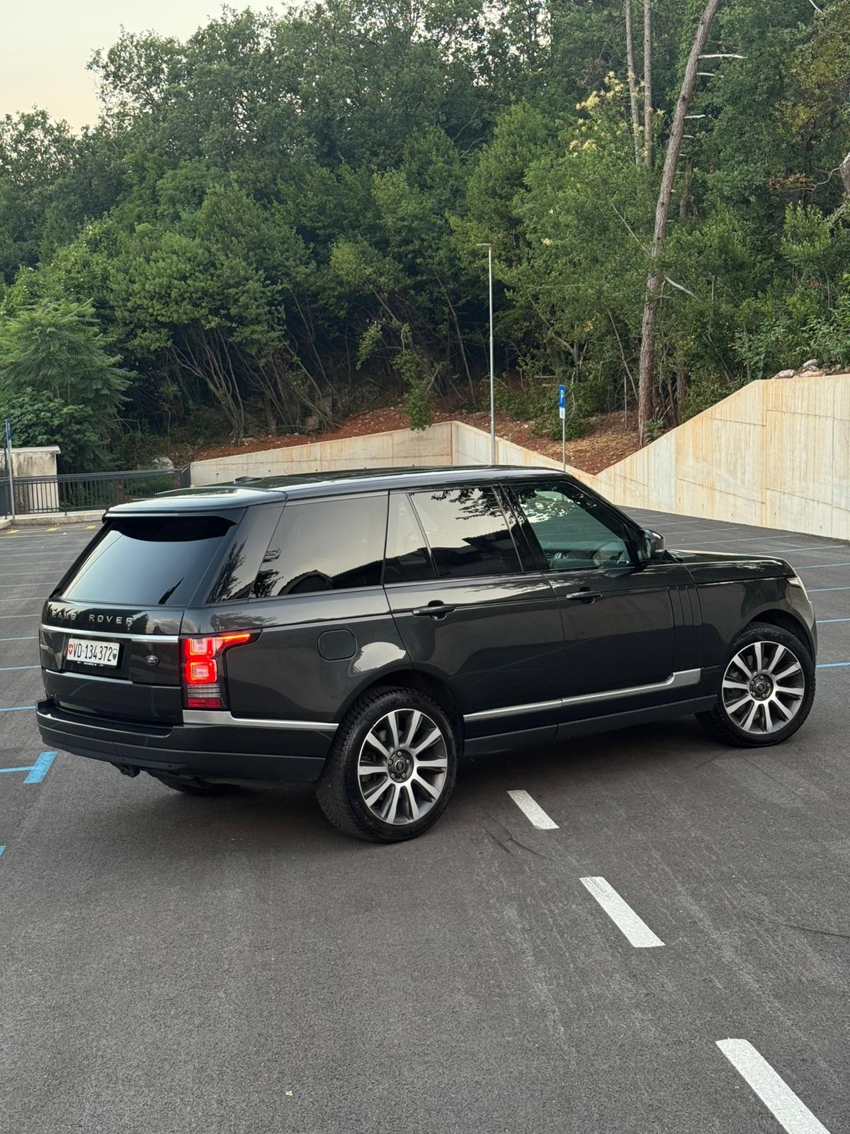 LAND ROVER 3.0 TDV6 Vogue-image-1