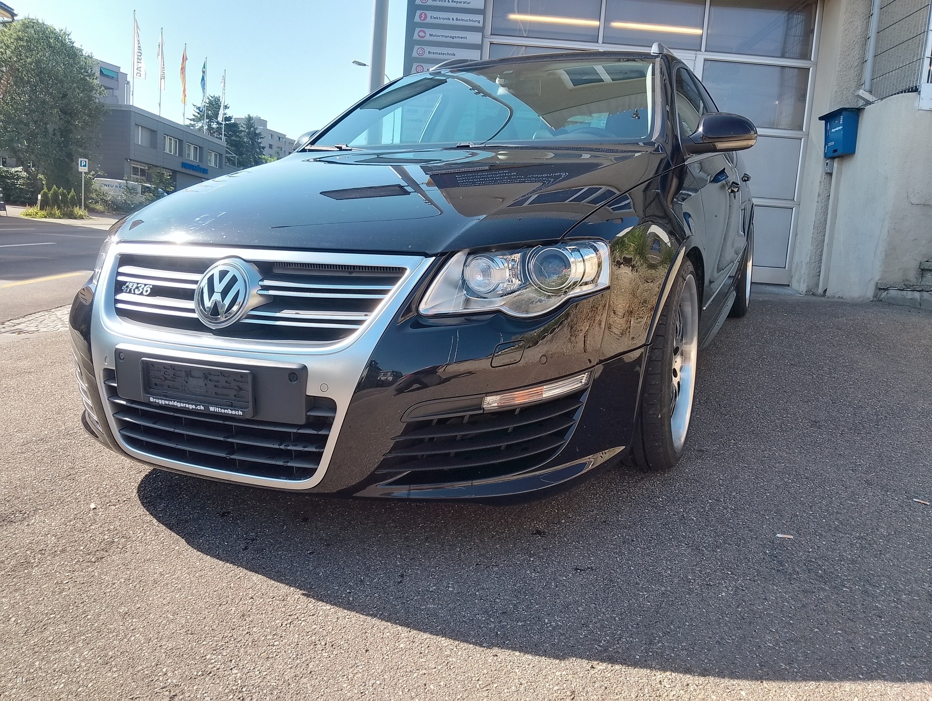 VW Passat Variant R36 4Motion-image-2