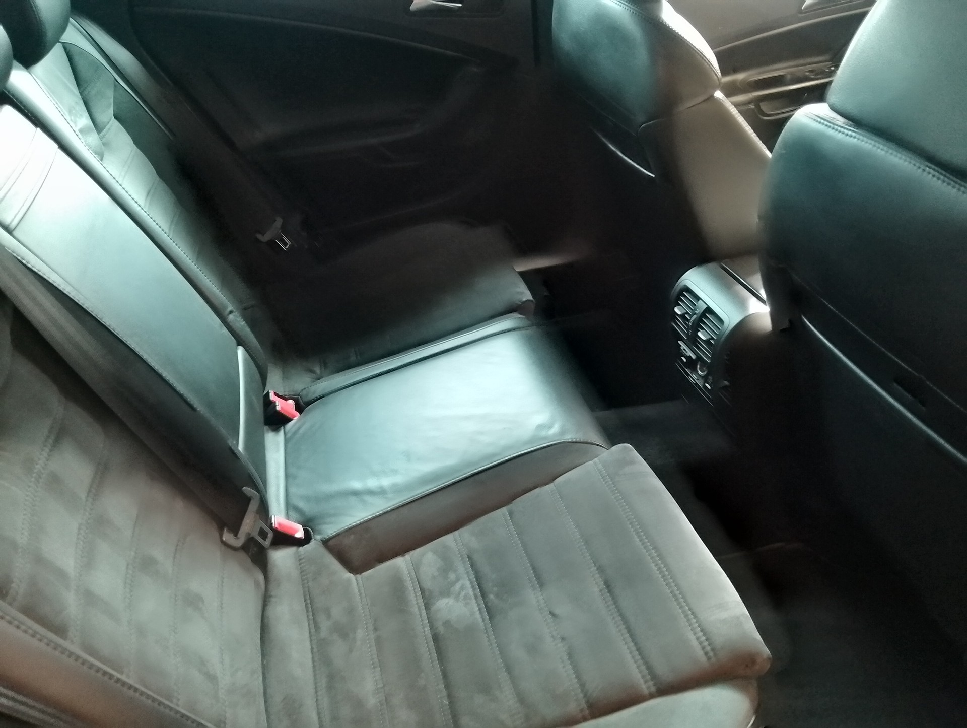 VW Passat Variant R36 4Motion-image-15