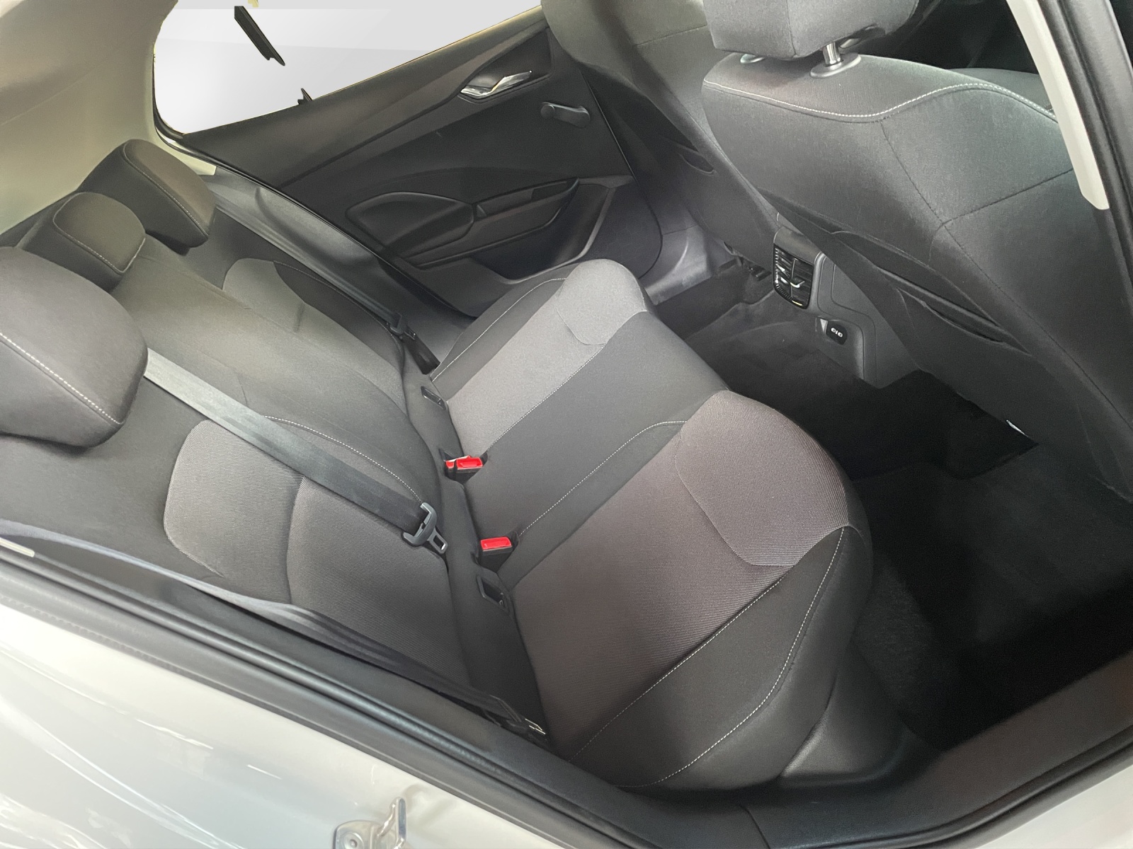 SKODA Fabia 1.0 TSI Ambition DSG-image-9