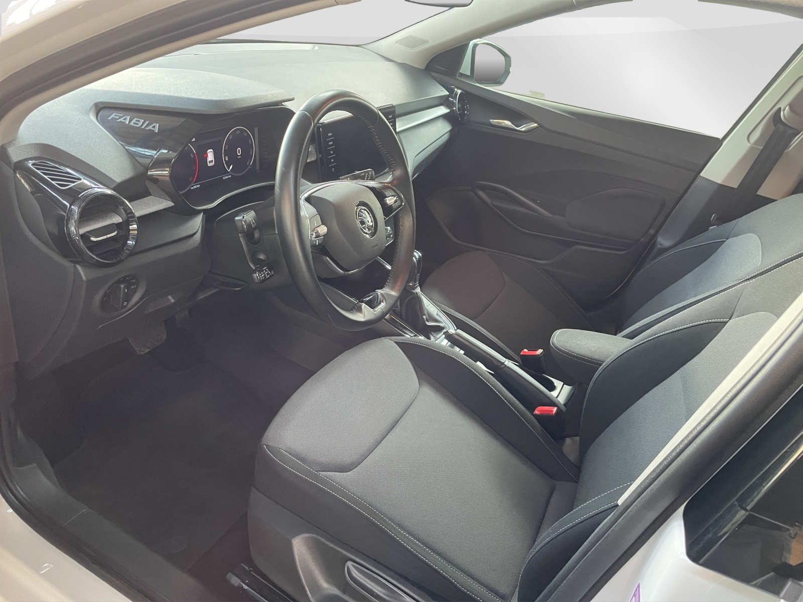 SKODA Fabia 1.0 TSI Ambition DSG-image-6