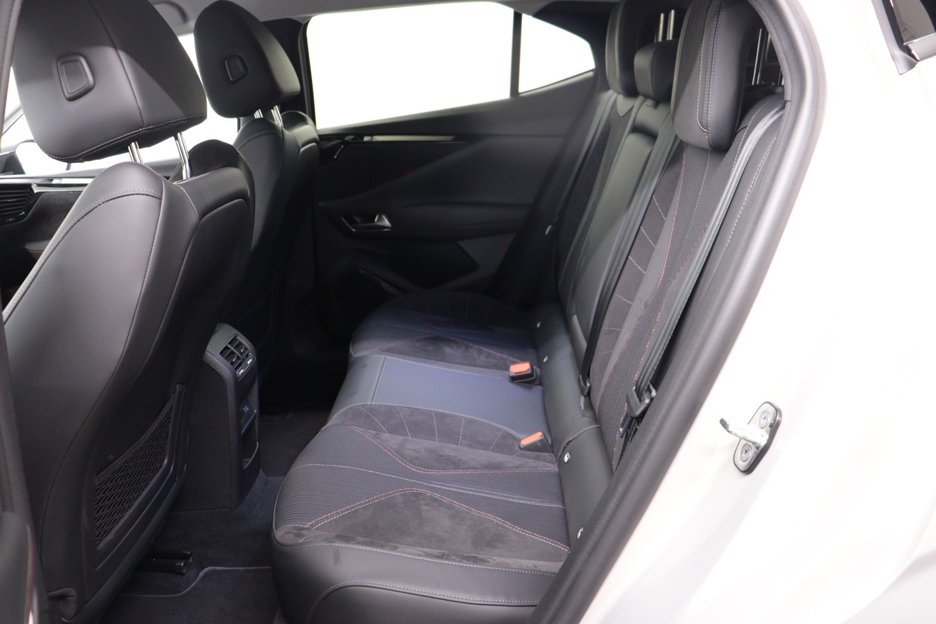 DS AUTOMOBILES 4 1.6 E-Tense Ligne Noire / ab 1.99% Leasing bei Abschluss einer Protect Autoversicherung-image-7