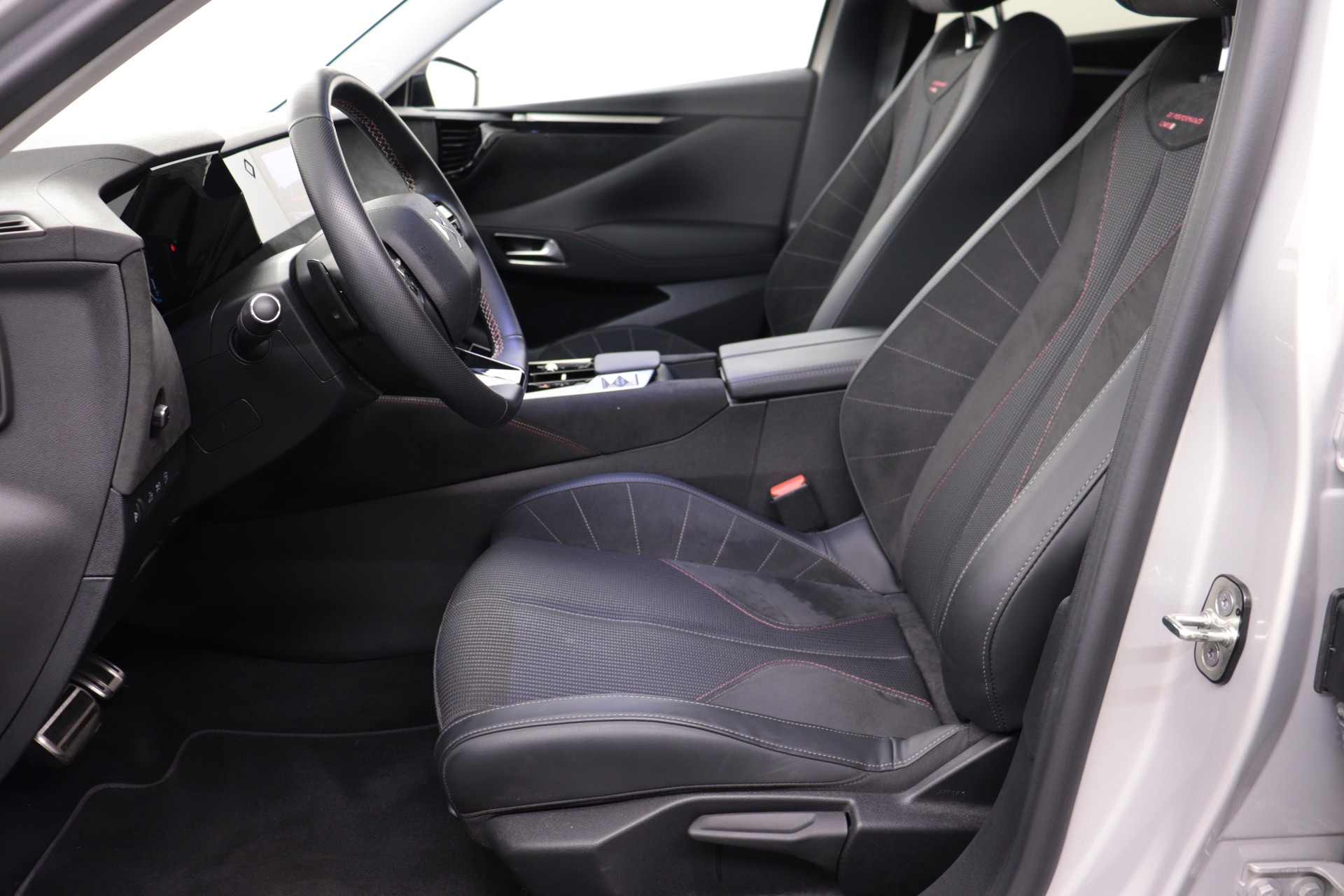 DS AUTOMOBILES 4 1.6 E-Tense Ligne Noire / ab 1.99% Leasing bei Abschluss einer Protect Autoversicherung-image-2