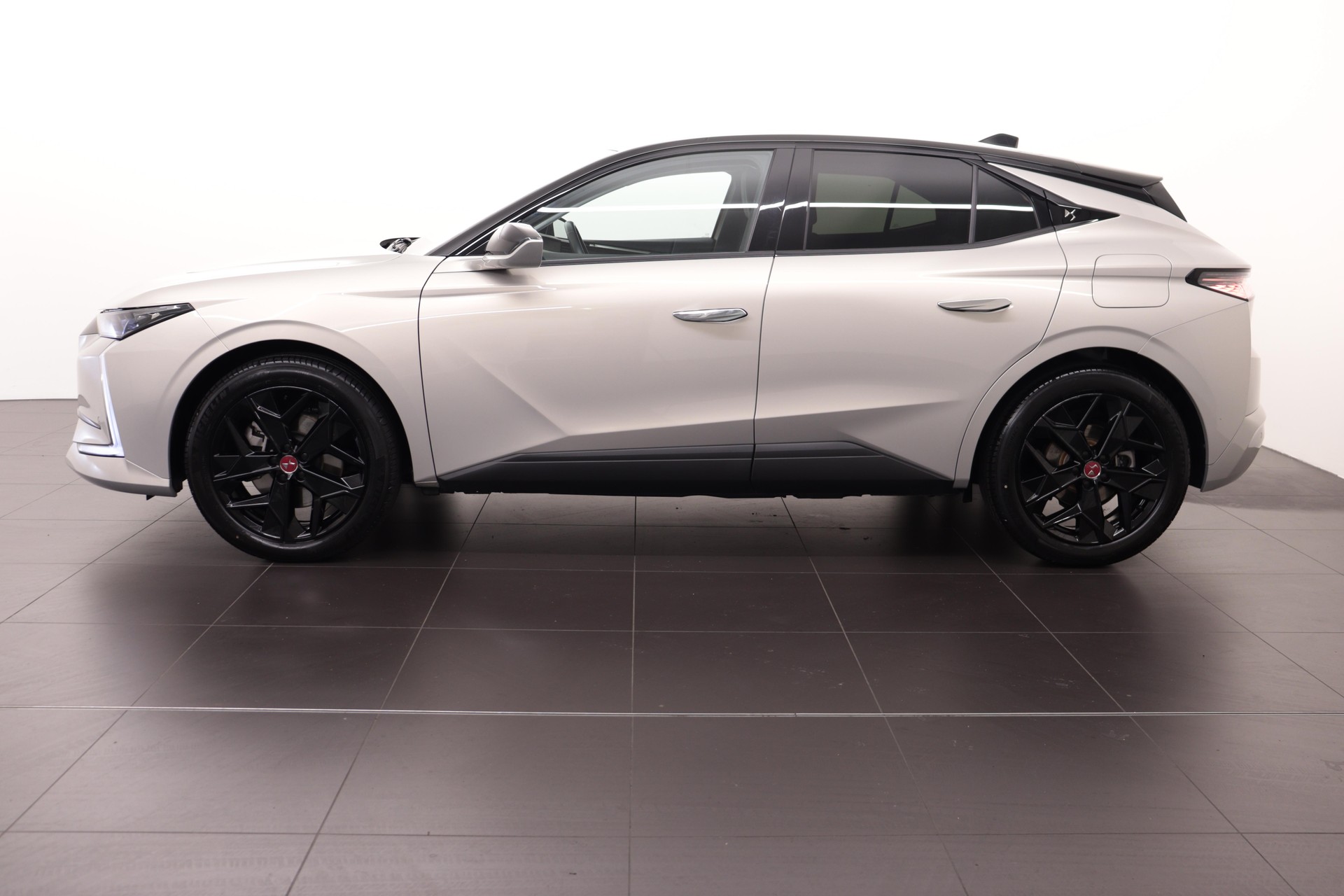DS AUTOMOBILES 4 1.6 E-Tense Ligne Noire / ab 1.99% Leasing bei Abschluss einer Protect Autoversicherung-image-3