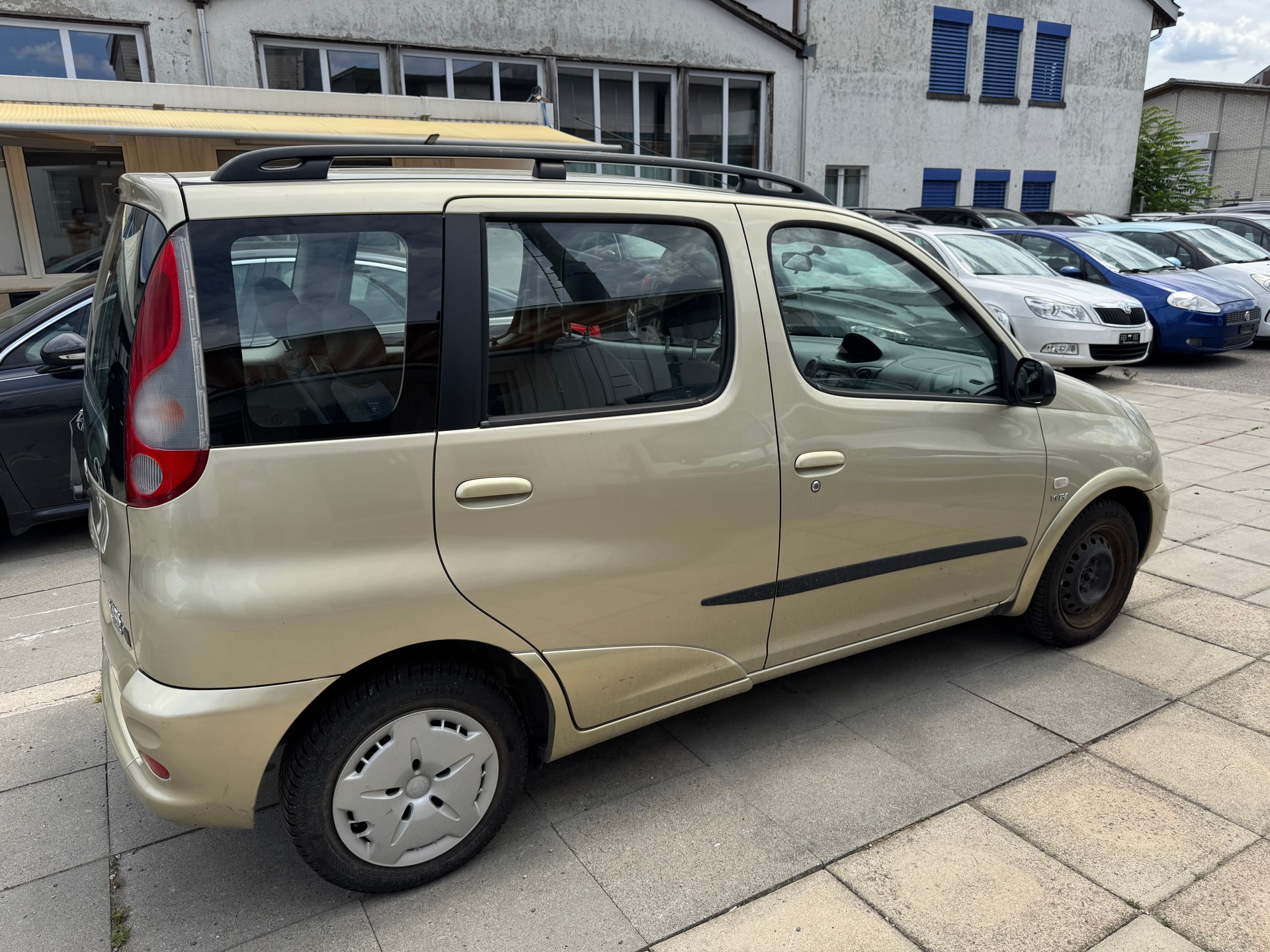 TOYOTA Yaris Verso 1.3 Linea Sol-image-3