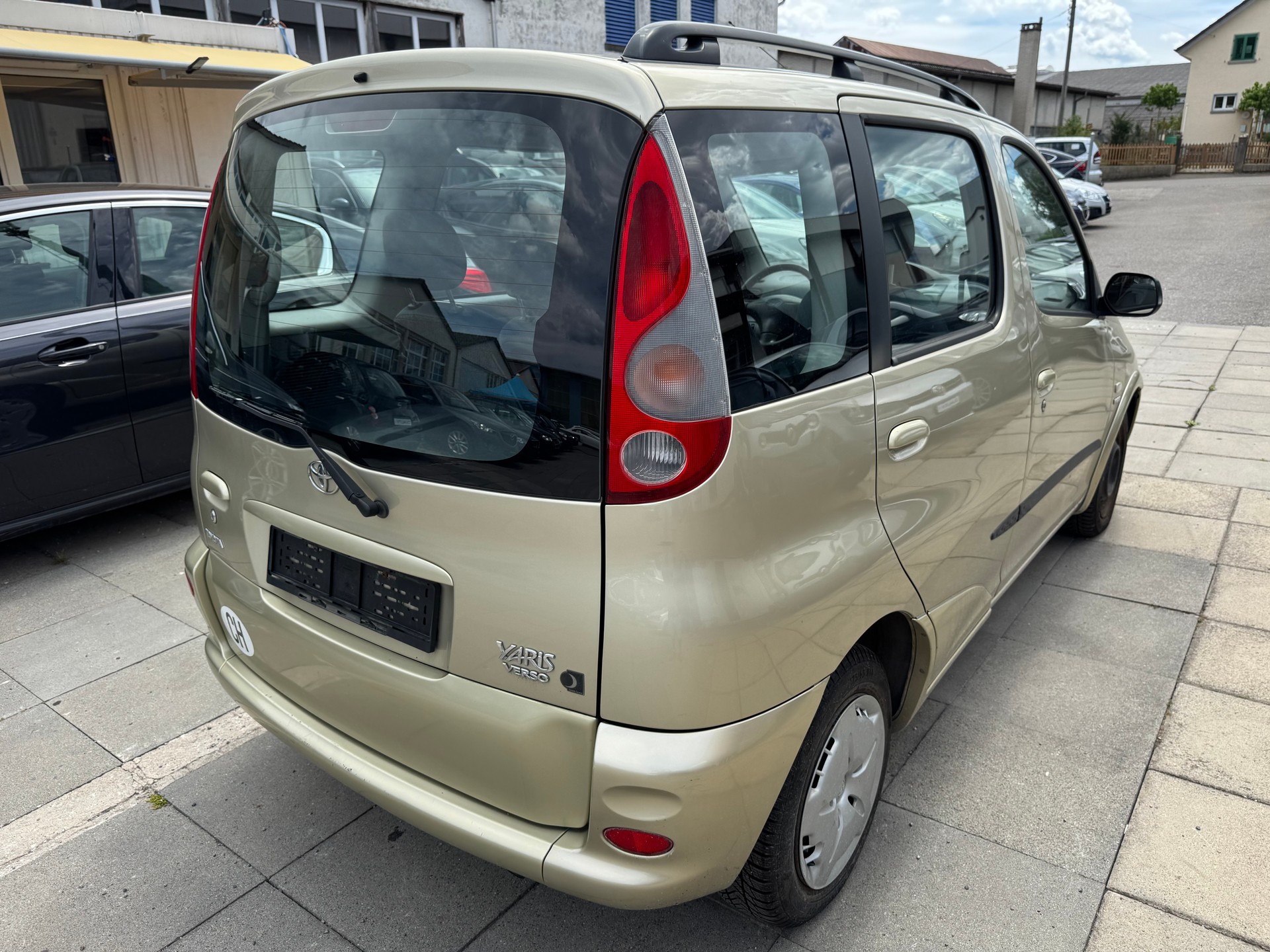 TOYOTA Yaris Verso 1.3 Linea Sol-image-4
