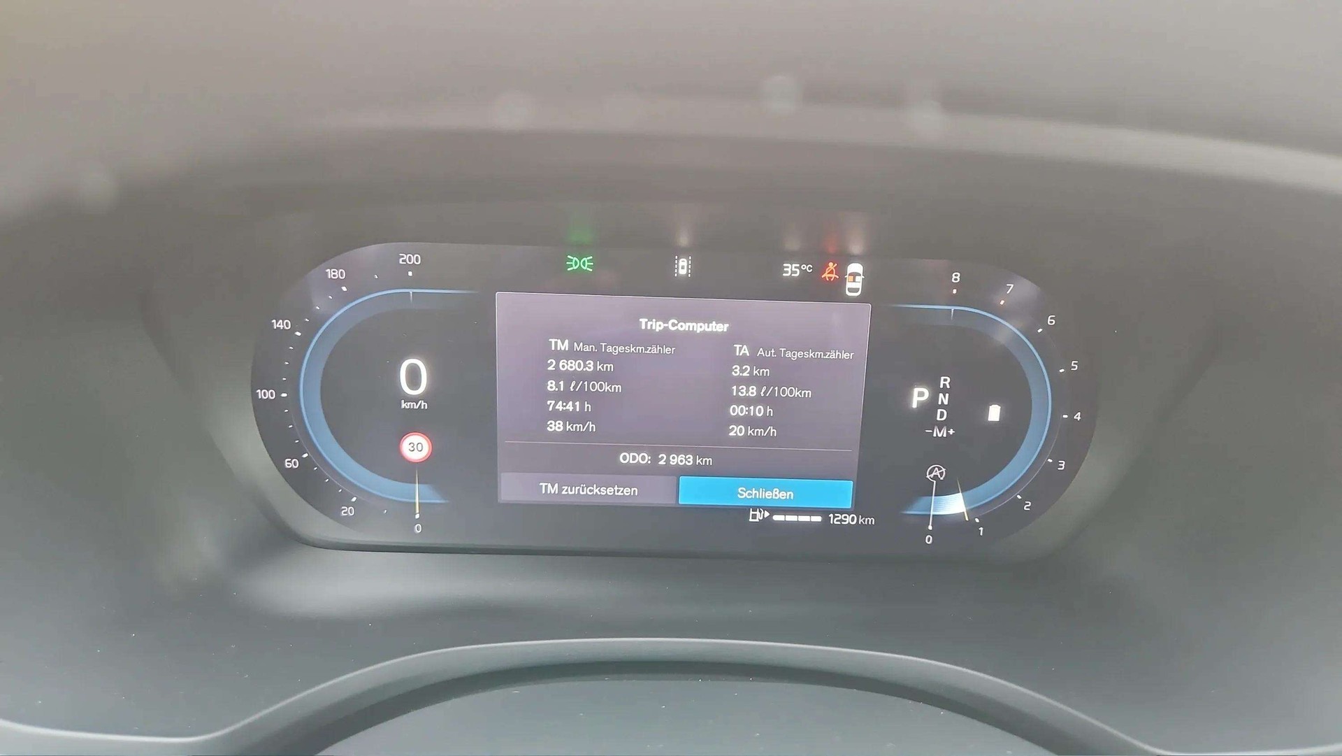 VOLVO V60 B4 Benzin Mild Hybrid Ultimate Dark DCT mit AHK & Panoramadach & 5J Werksgarantie-image-17