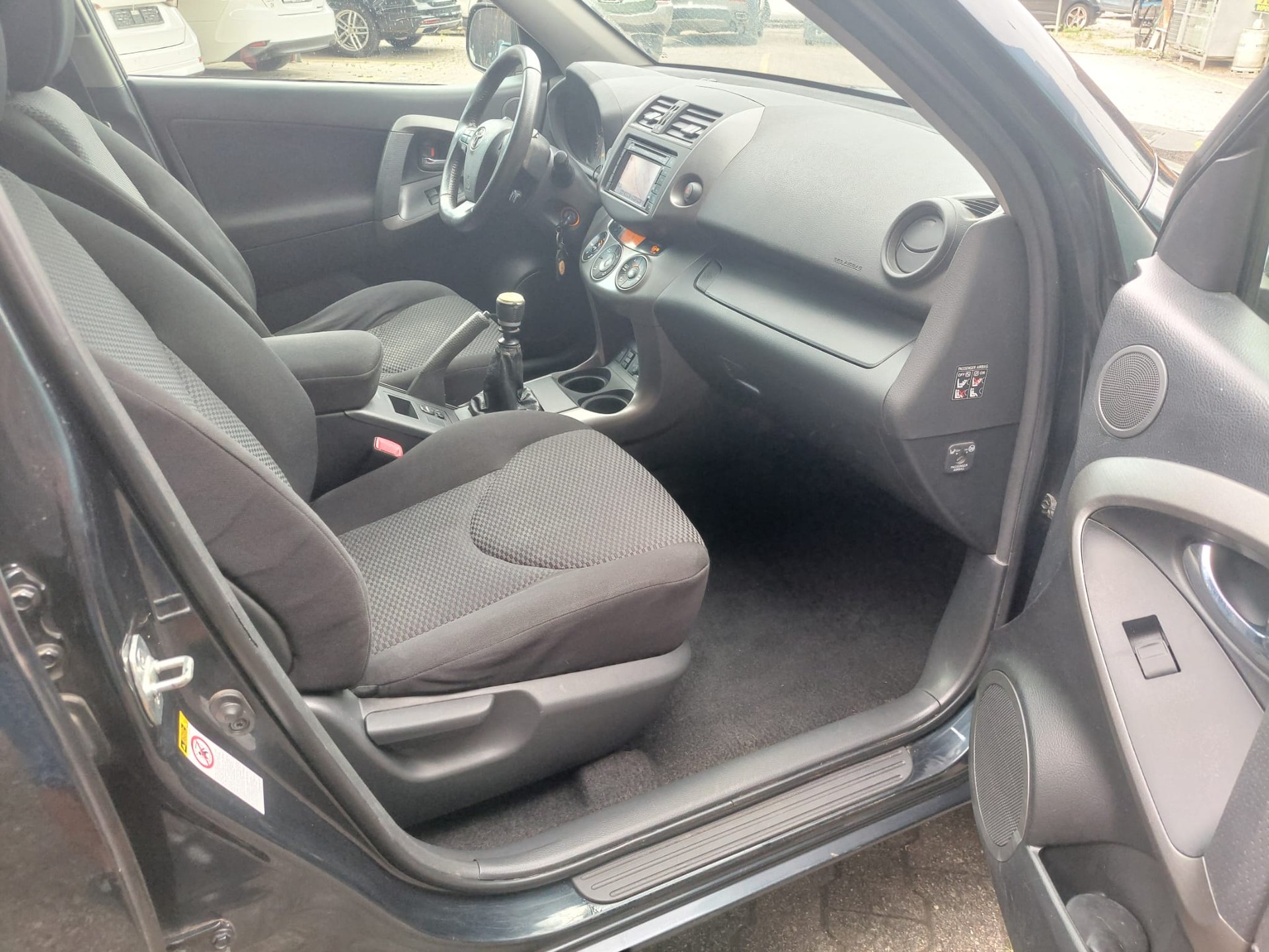 TOYOTA RAV-4 2.0 16V Linea Terra-image-8
