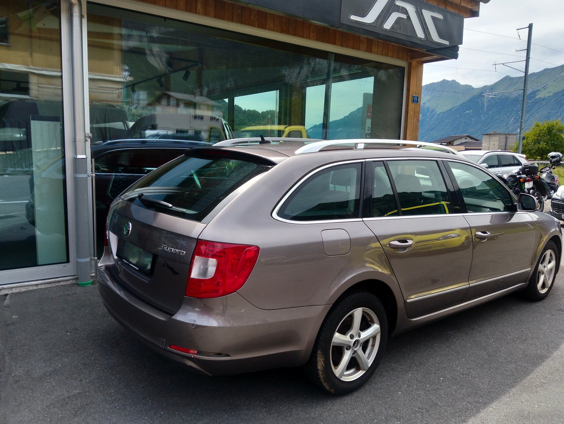 SKODA Superb Combi 1.8 TSI Elegance-image-5