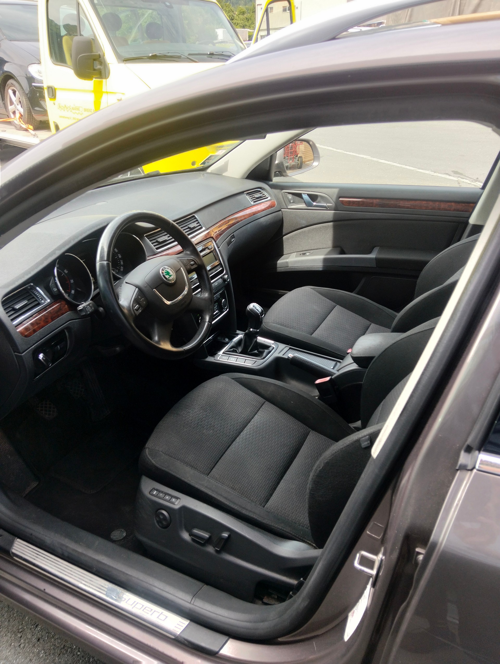 SKODA Superb Combi 1.8 TSI Elegance-image-3