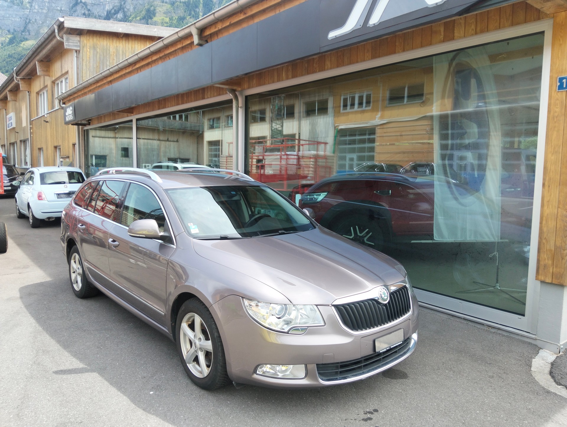 SKODA Superb Combi 1.8 TSI Elegance-image-0