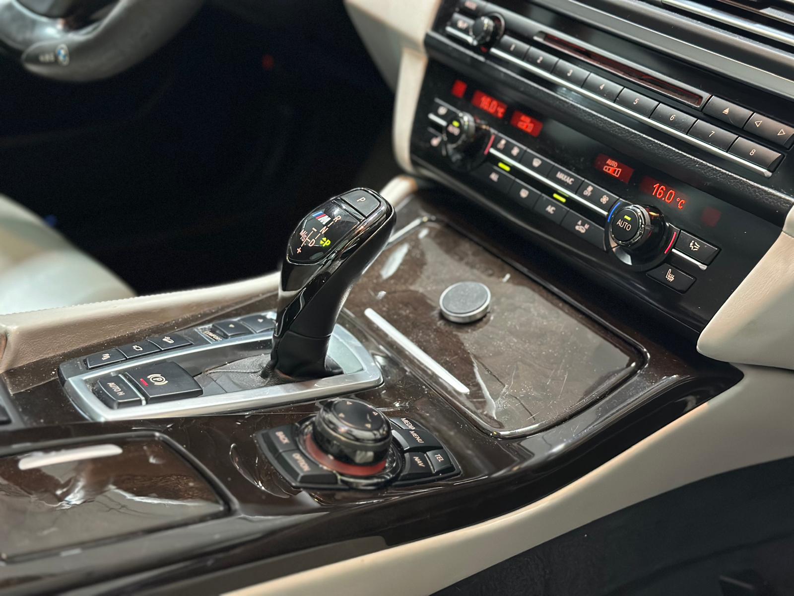 BMW M550d xDrive Touring Steptronic-image-14
