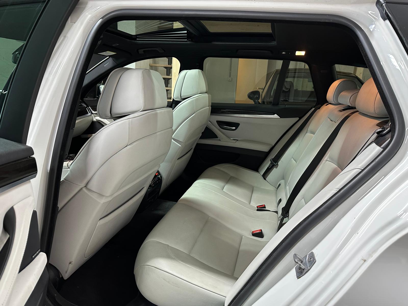 BMW M550d xDrive Touring Steptronic-image-9