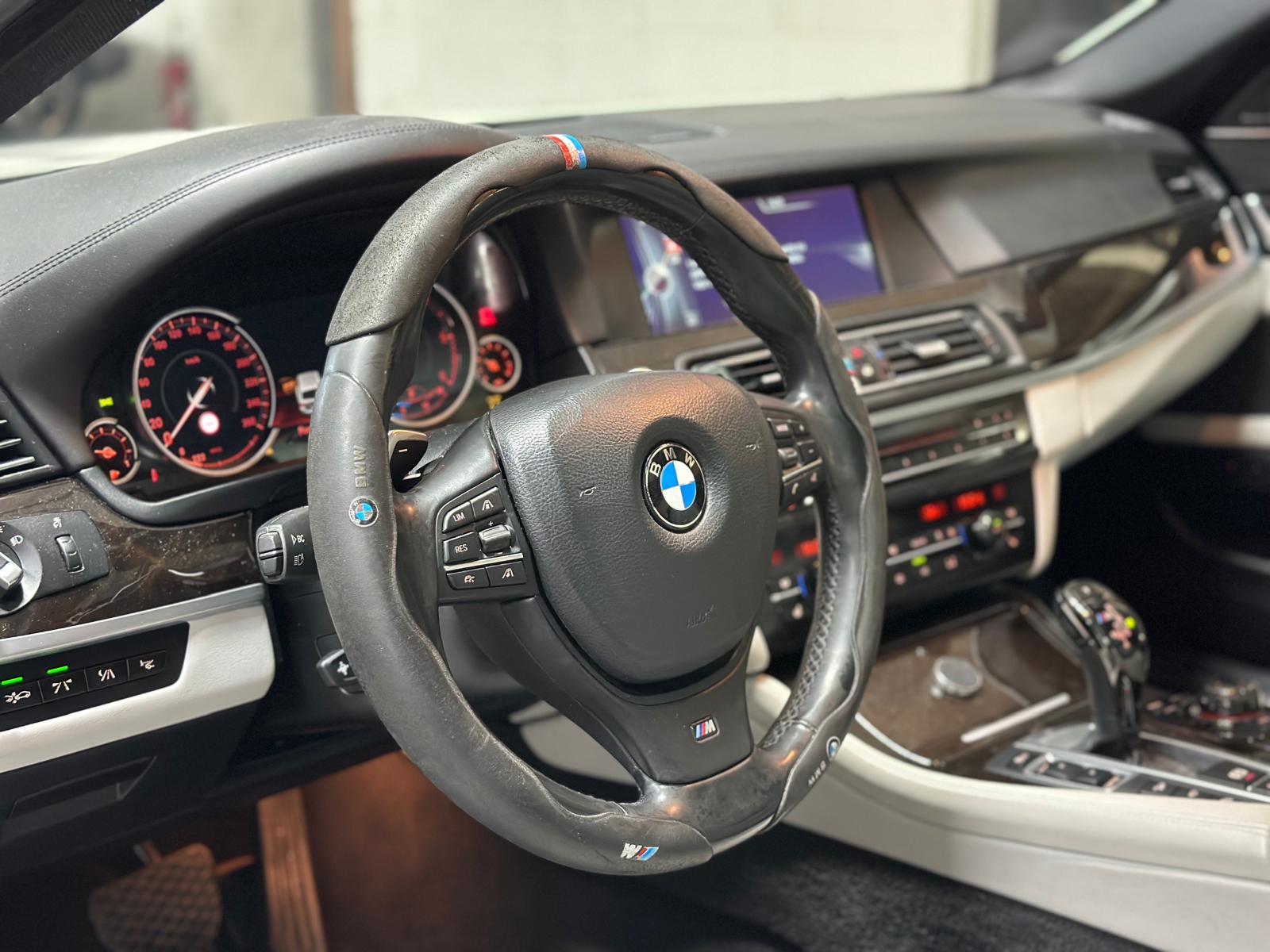 BMW M550d xDrive Touring Steptronic-image-12