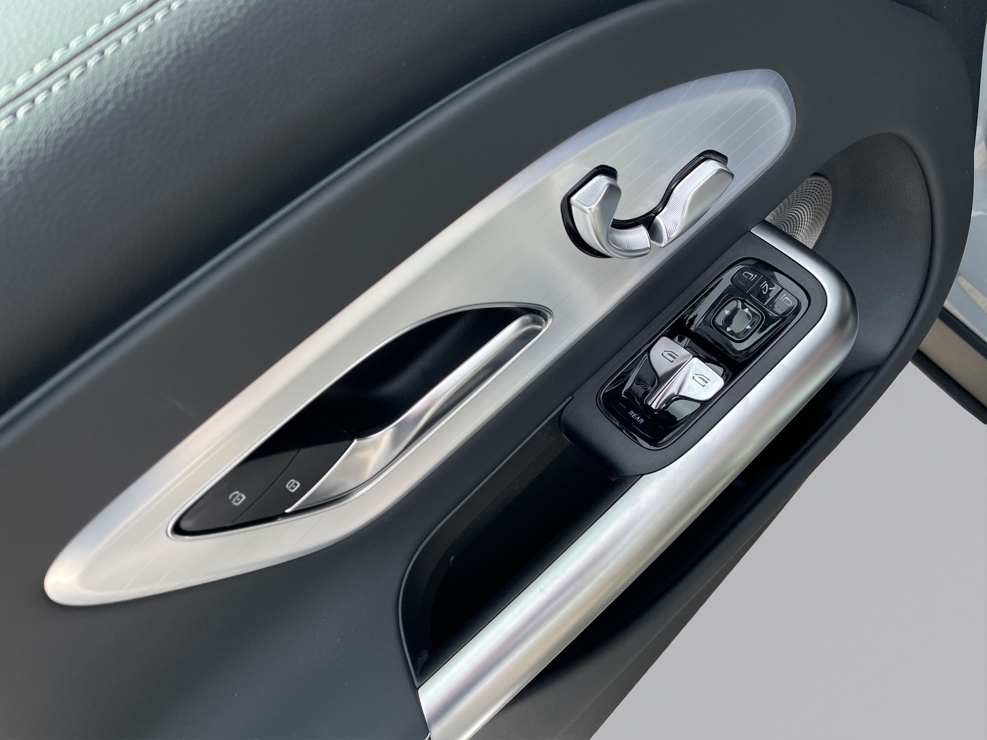 MERCEDES-BENZ GLB 220 4matic-image-10