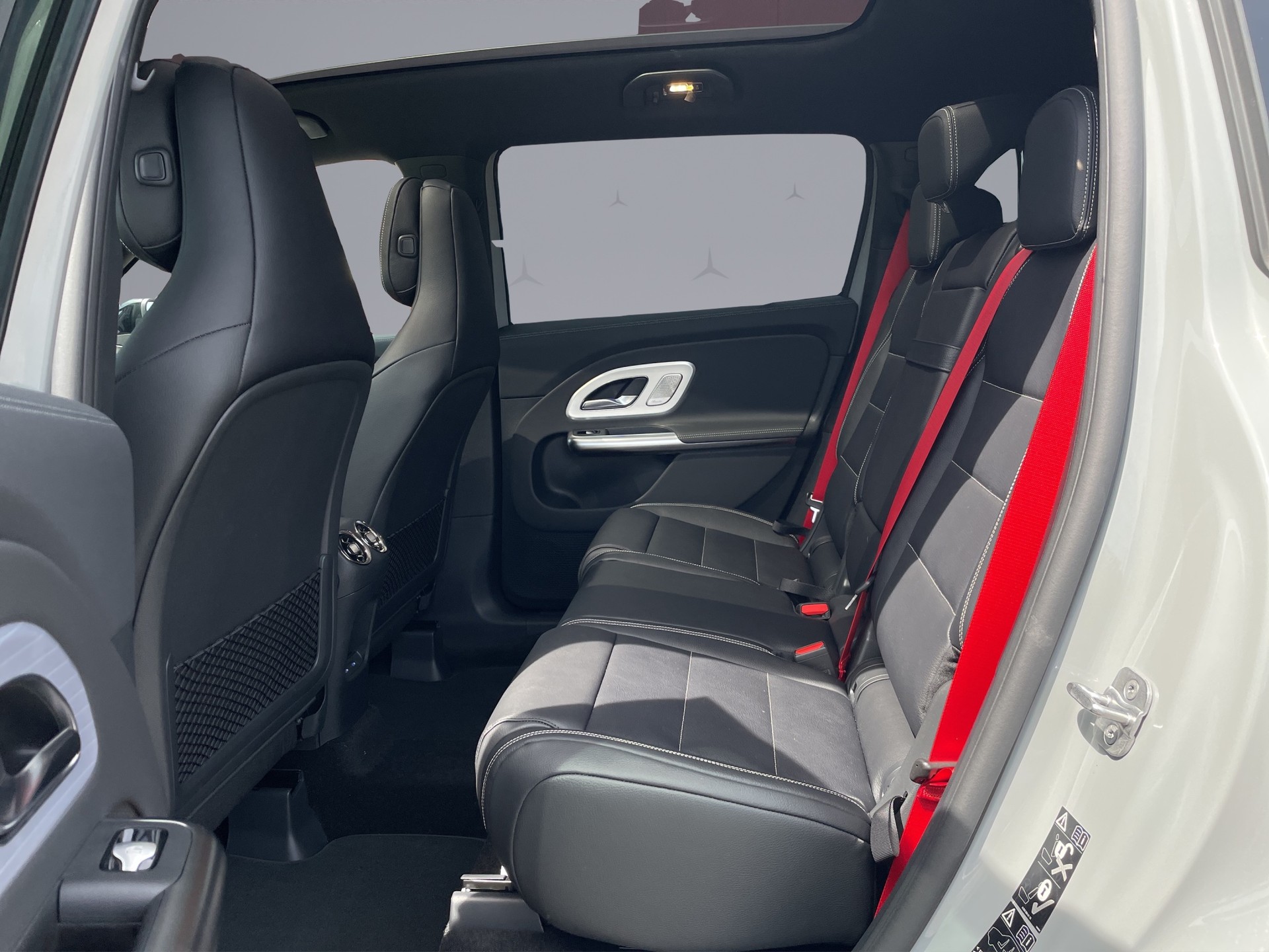 MERCEDES-BENZ GLB 220 4matic-image-12