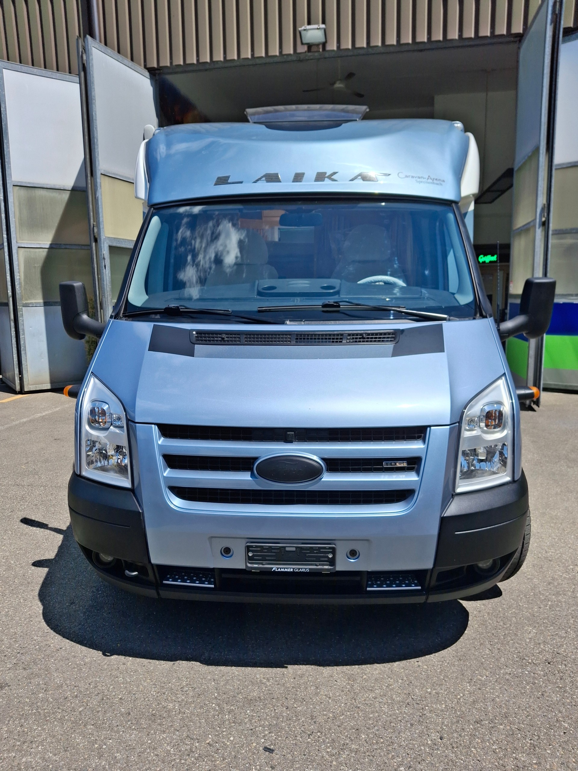 LAIKA X 595 c-image-0