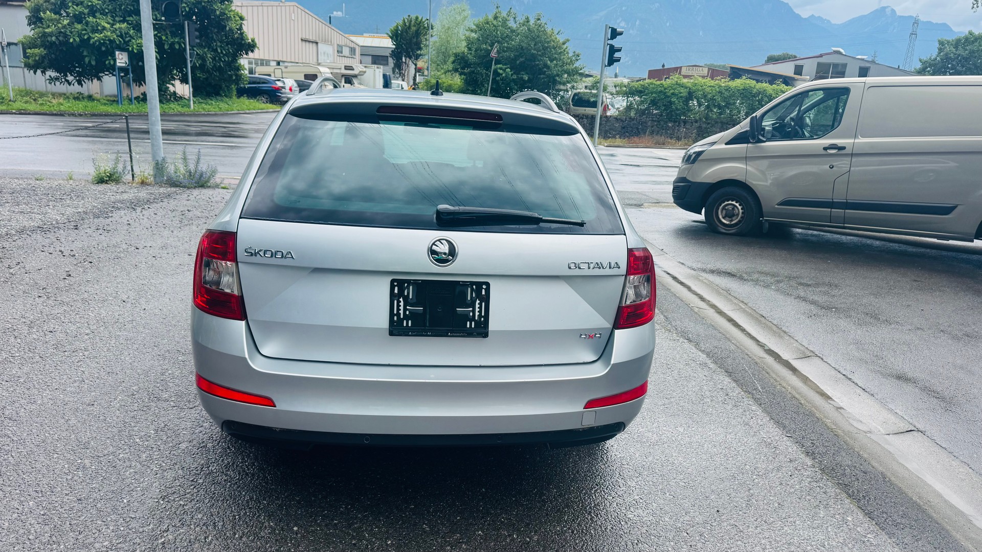 SKODA Octavia Combi 1.8 TSI Ambition 4x4 DSG-image-8