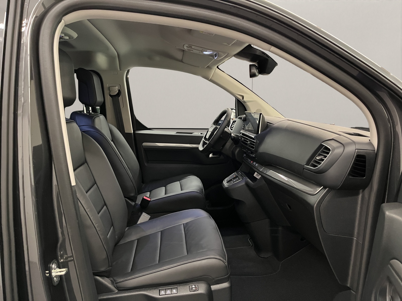 PEUGEOT Traveller Standard 2.2 BlueHDi 180 Business VIP S/S DEMO-image-7