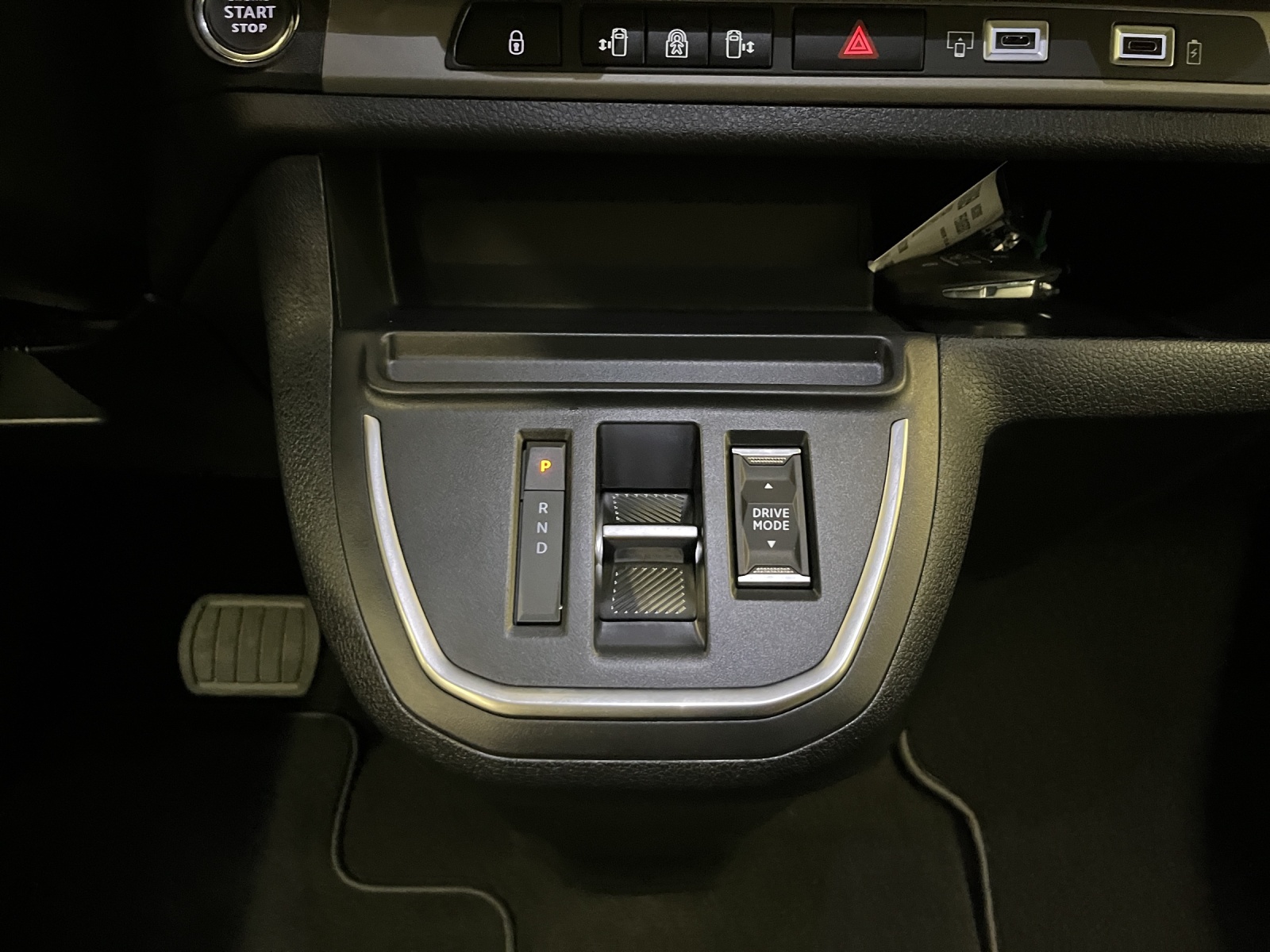 PEUGEOT Traveller Standard 2.2 BlueHDi 180 Business VIP S/S DEMO-image-10