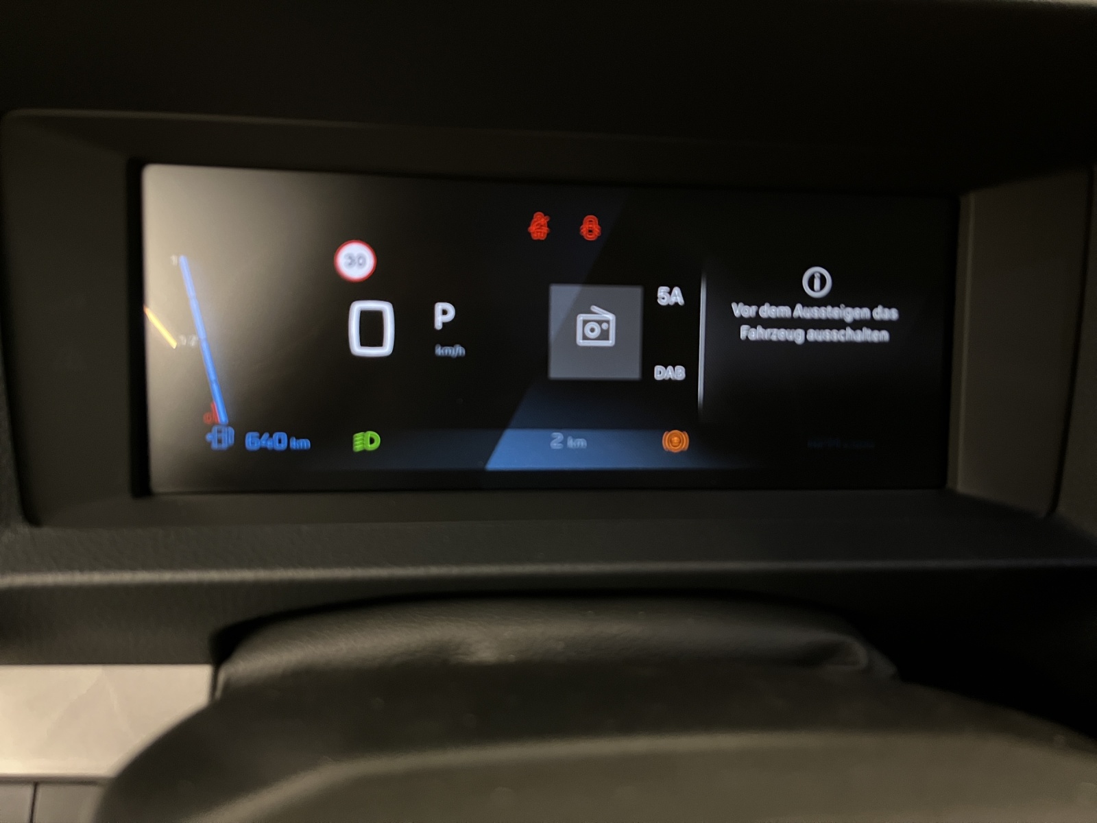 PEUGEOT Traveller Standard 2.2 BlueHDi 180 Business VIP S/S DEMO-image-9