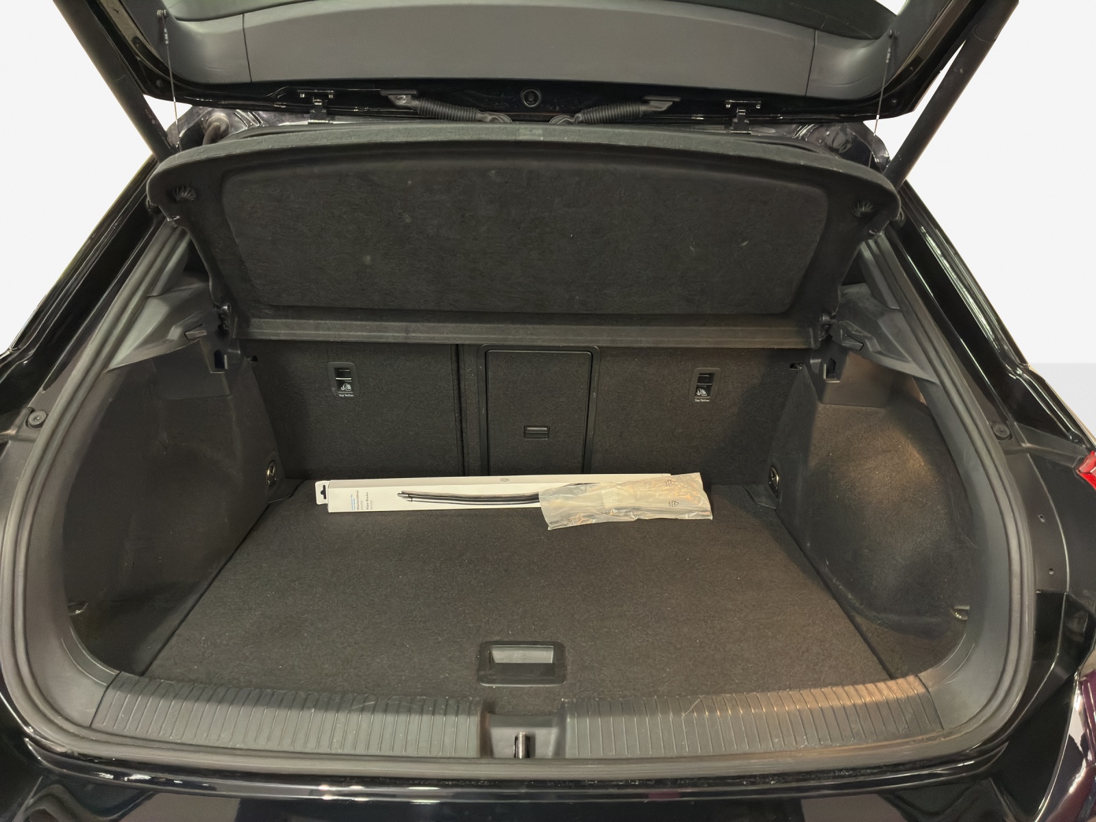 VW T-Roc 2.0 TSI R-Line DSG 4Motion-image-12