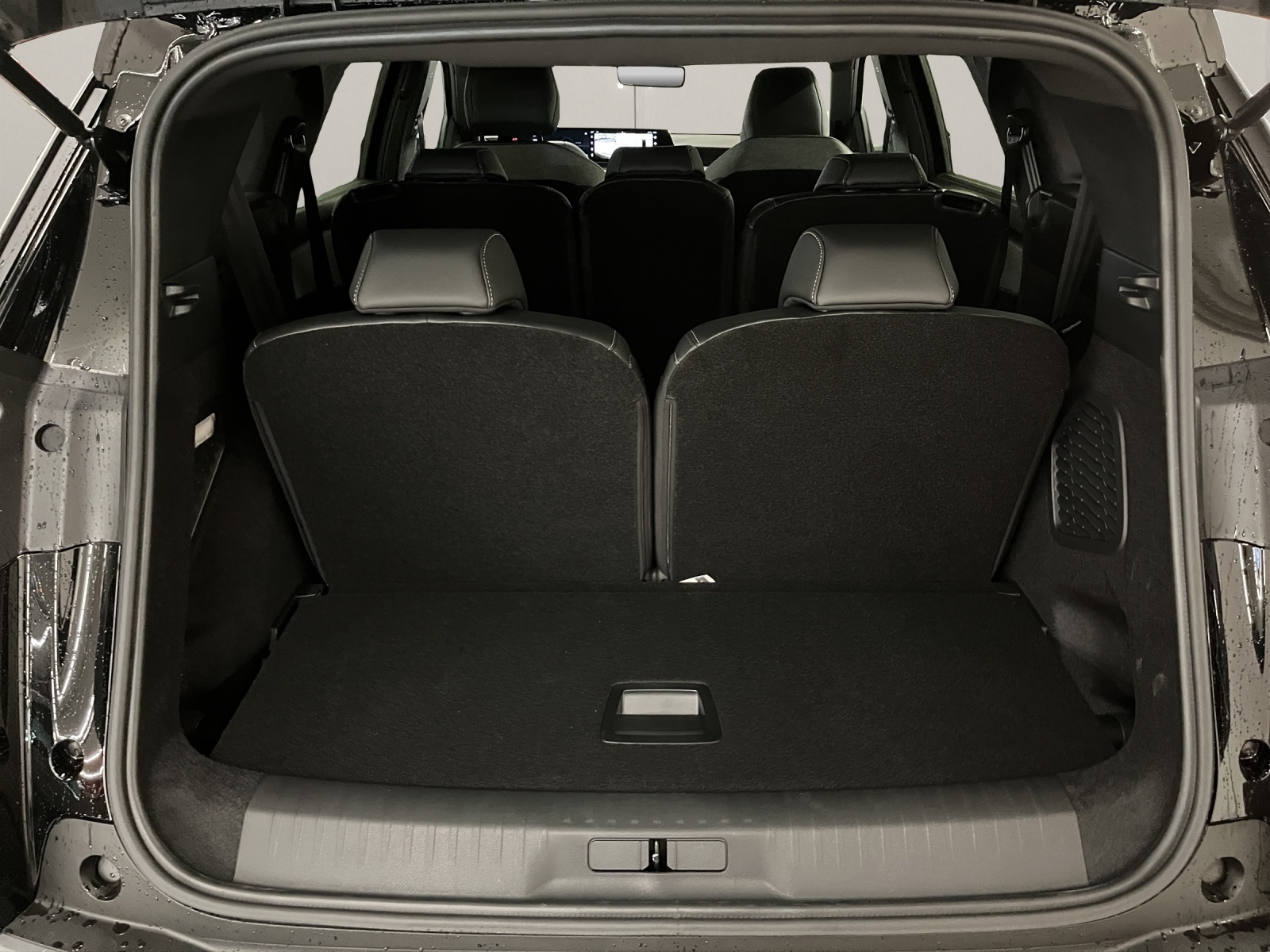 PEUGEOT 5008 1.2 Hybrid Allure Premium-image-14