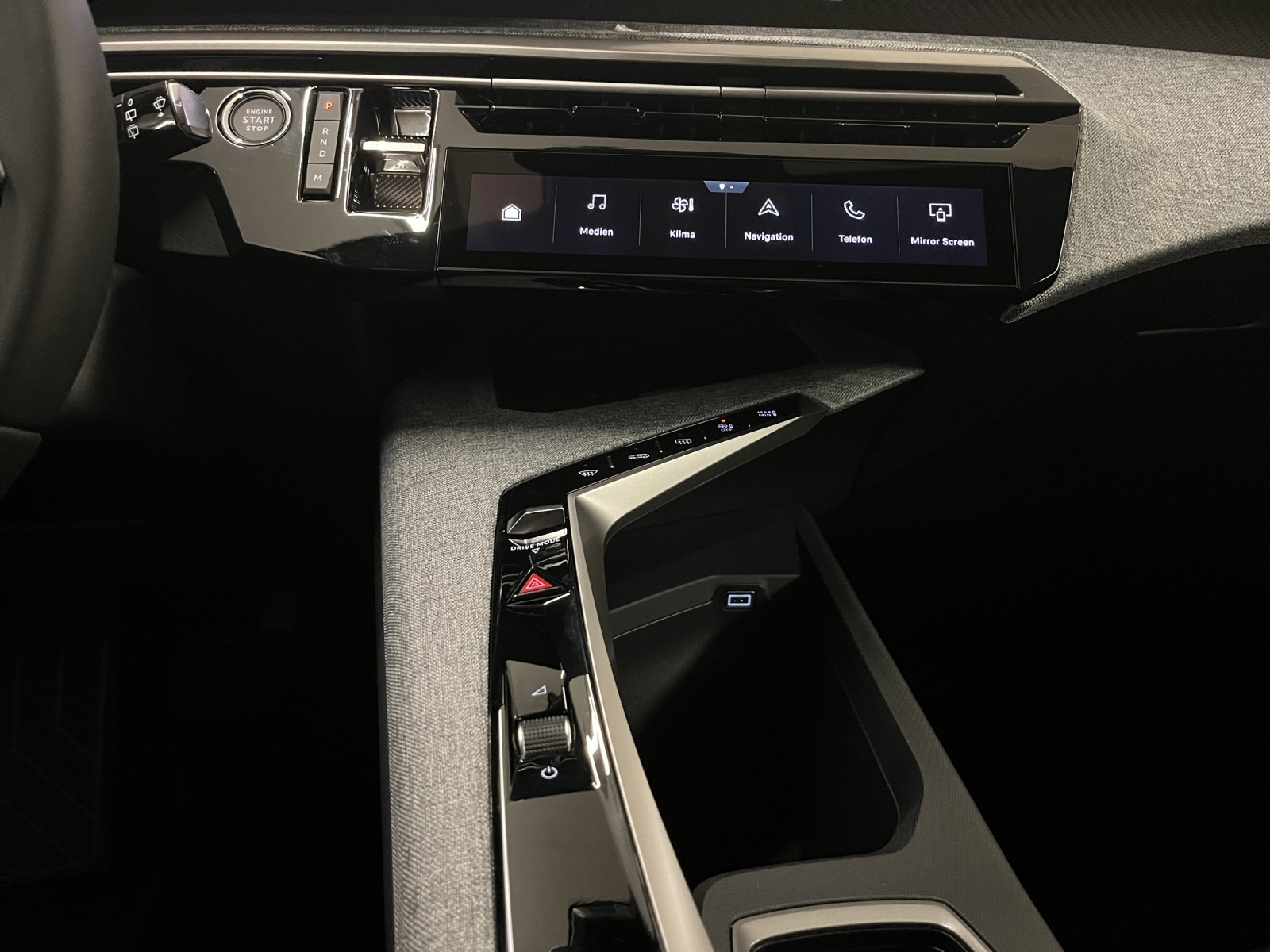 PEUGEOT 5008 1.2 Hybrid Allure Premium-image-11