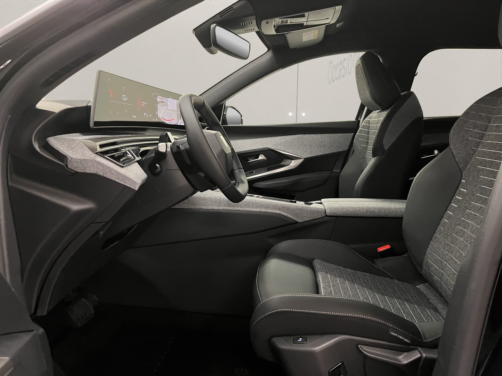 PEUGEOT 5008 1.2 Hybrid Allure Premium-image-6