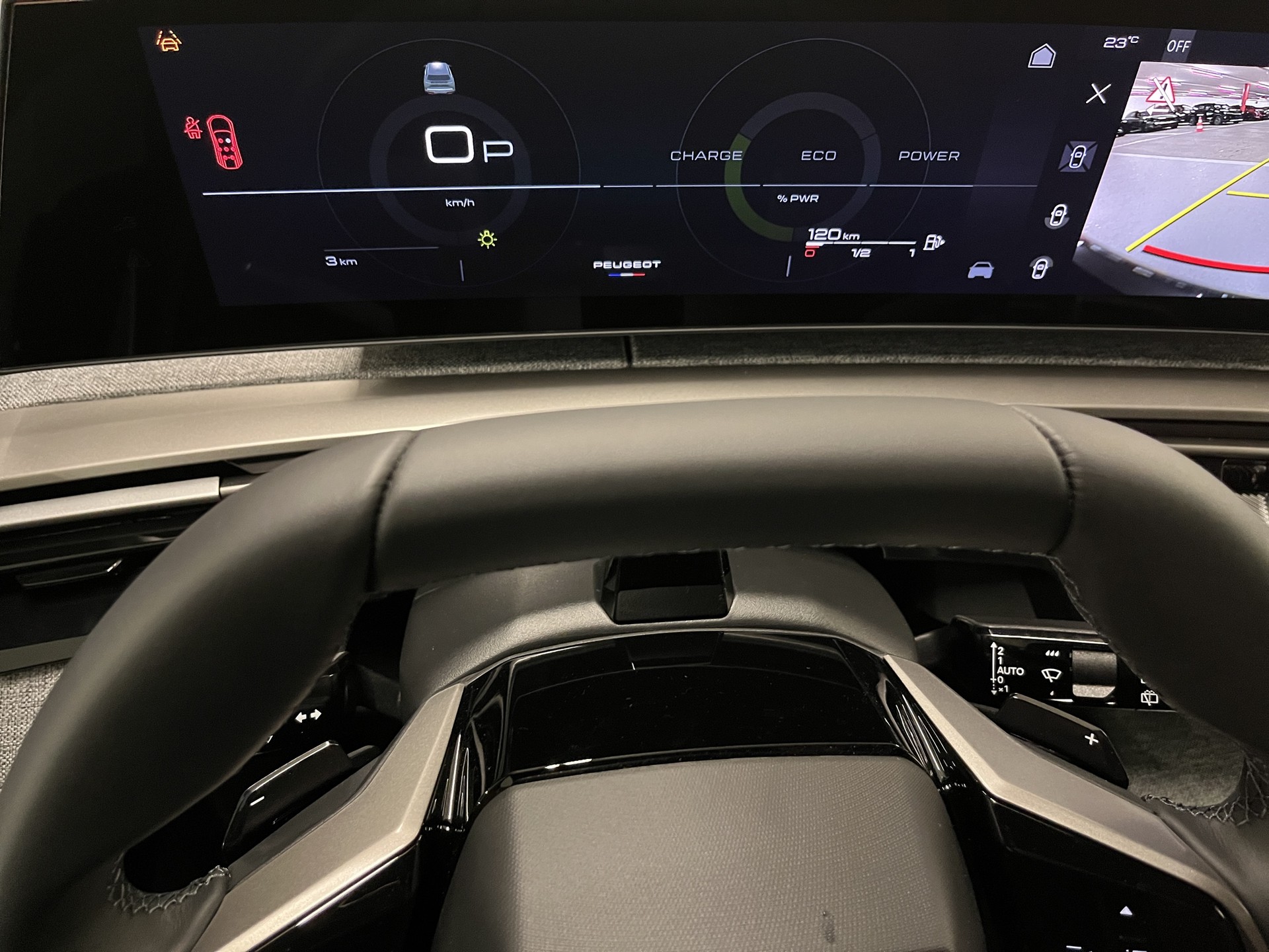 PEUGEOT 5008 1.2 Hybrid Allure Premium-image-9