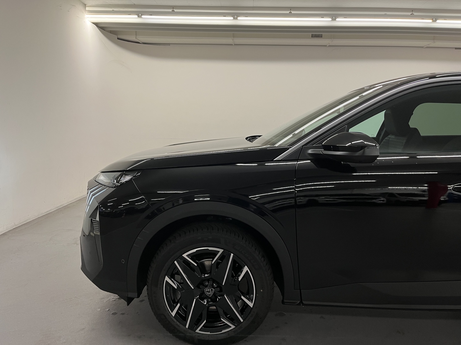 PEUGEOT 5008 1.2 Hybrid Allure Premium-image-15