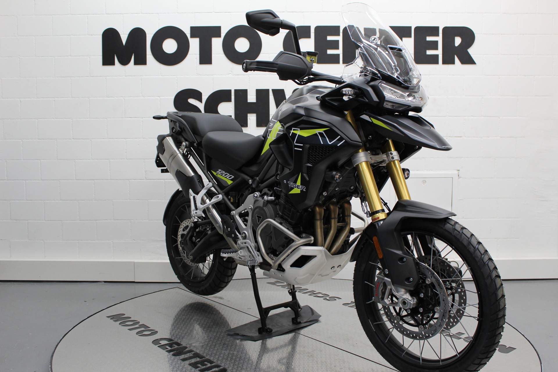 TRIUMPH Tiger 1200 Desert Edition-showroom-element-1