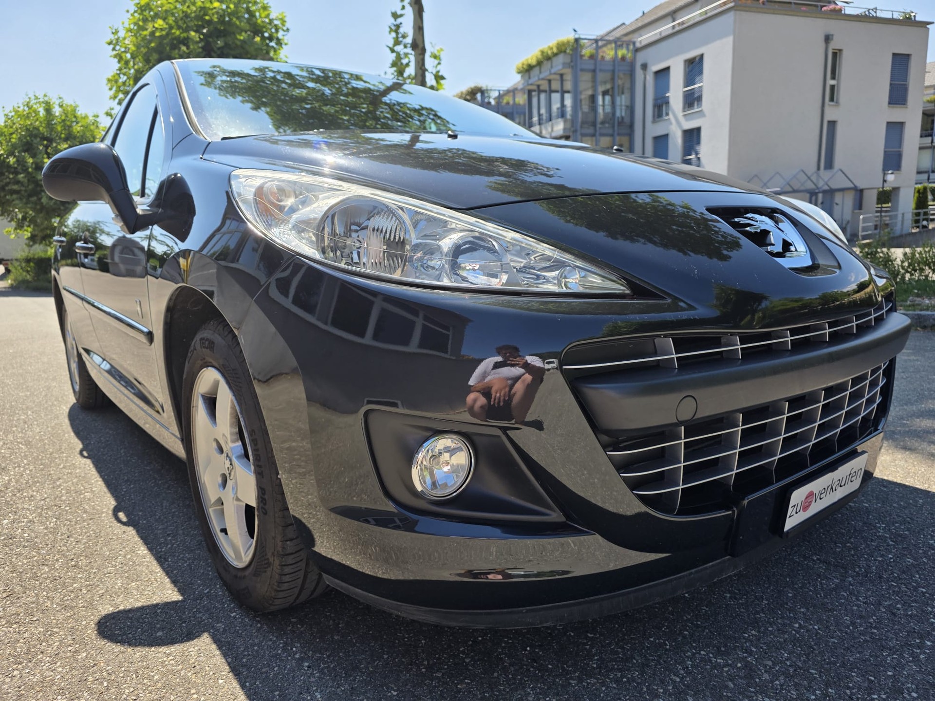 PEUGEOT 207 1.4 16V Swiss Edition-image-2