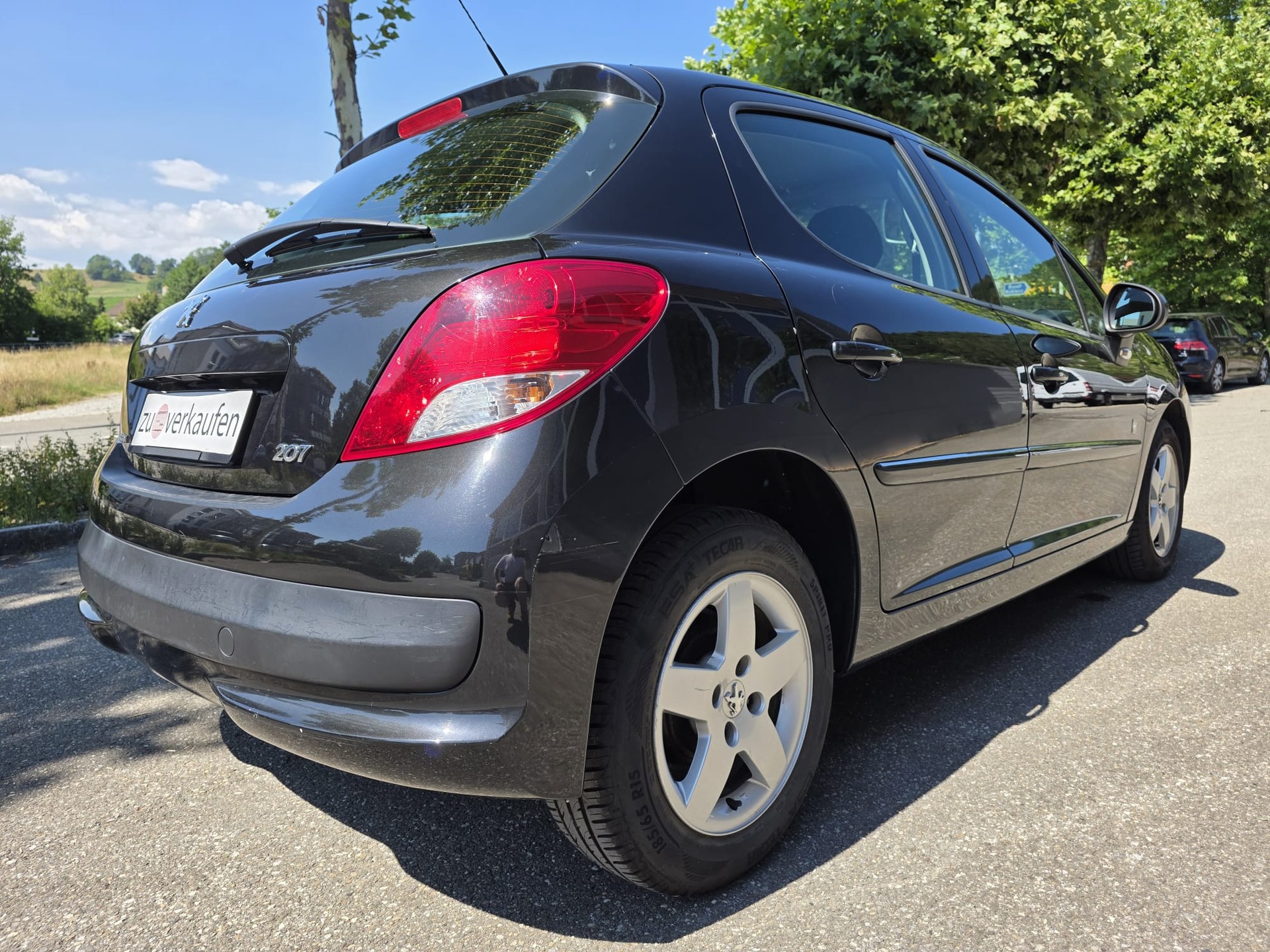 PEUGEOT 207 1.4 16V Swiss Edition-image-5