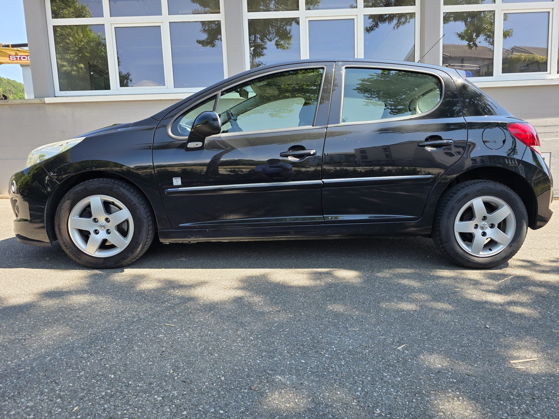 PEUGEOT 207 1.4 16V Swiss Edition-image-12