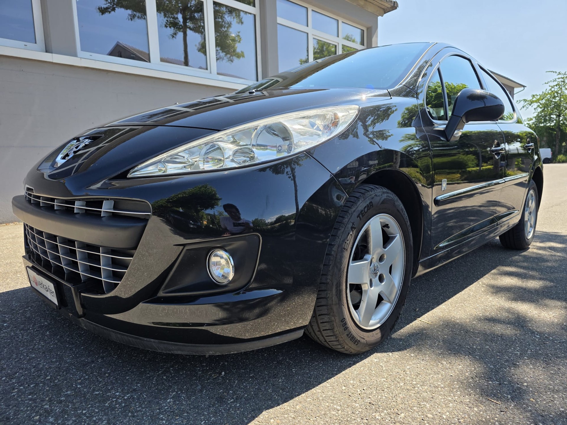 PEUGEOT 207 1.4 16V Swiss Edition-image-0