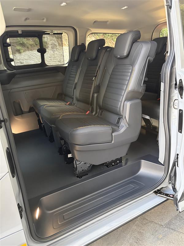 FORD Transit Custom Combi 320 L1H1 Trail Automat 4x4-image-6